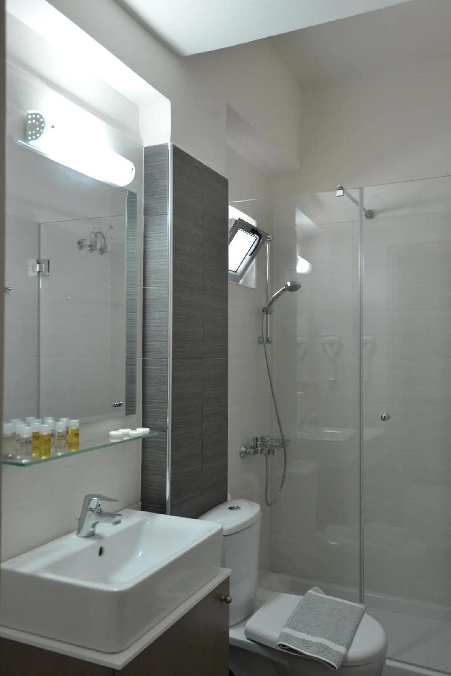 Bathroom in Vesperi Studios & Apartments