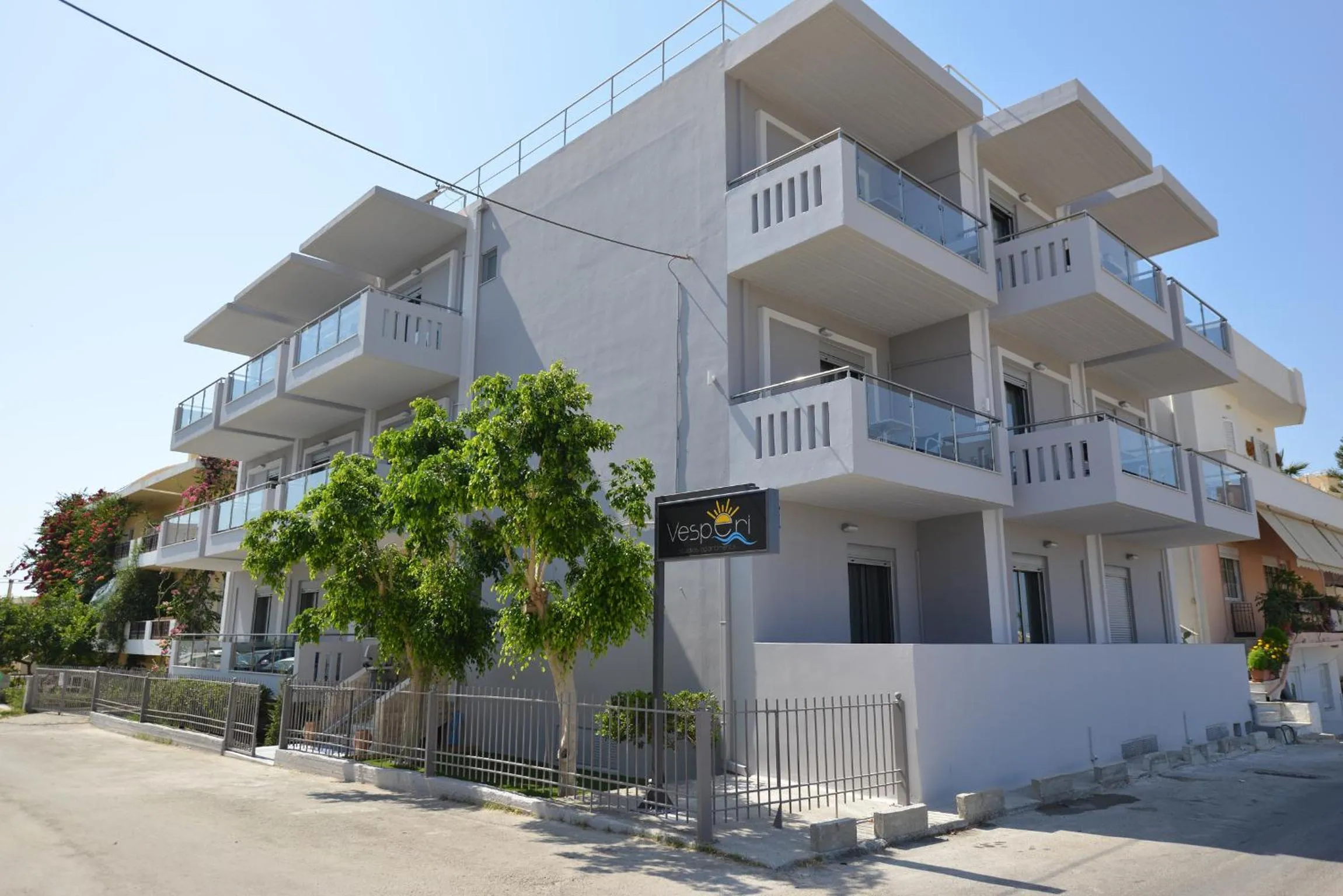 Facade/entrance in Vesperi Studios & Apartments