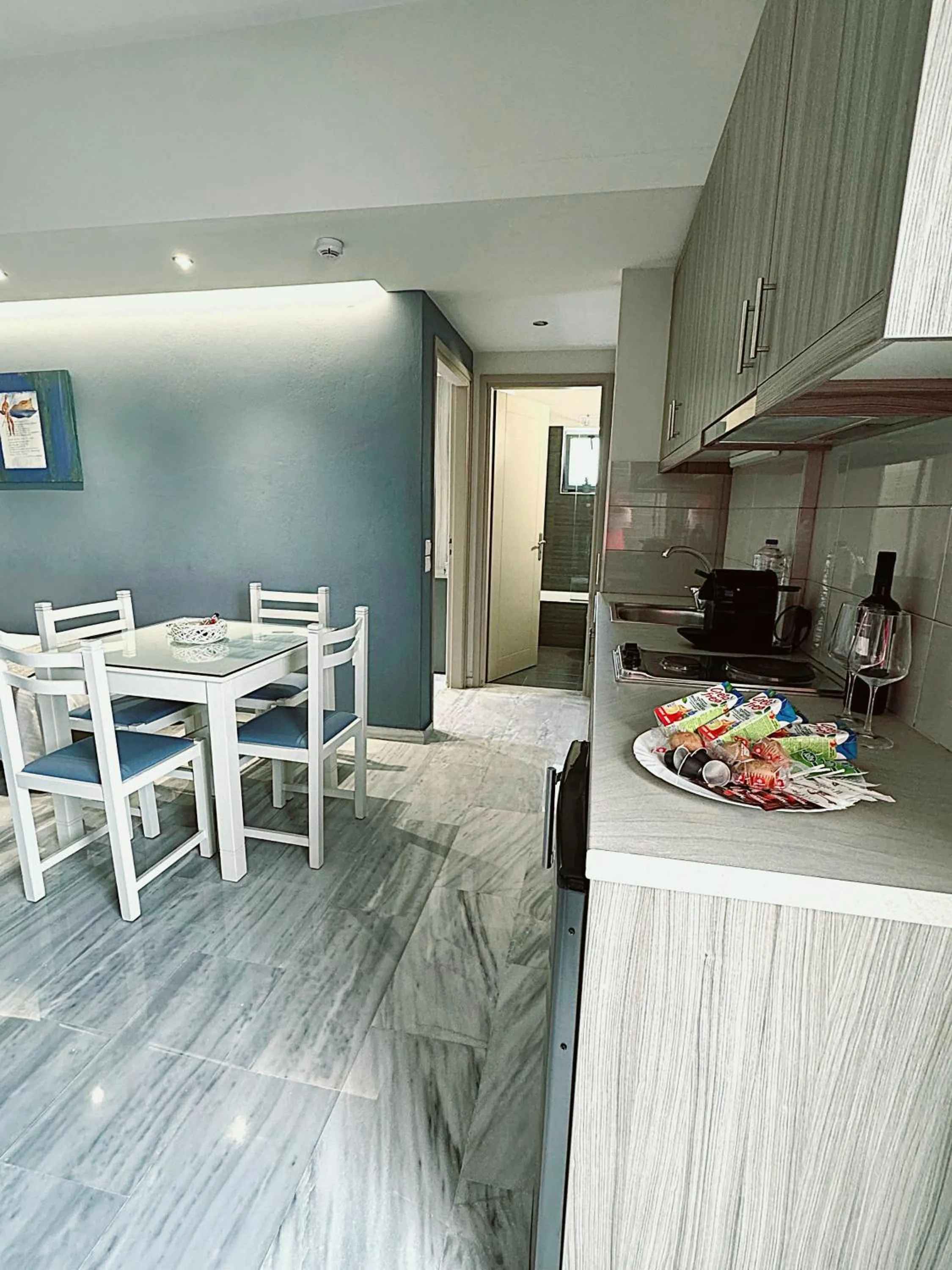 Coffee/tea facilities in Vesperi Studios & Apartments