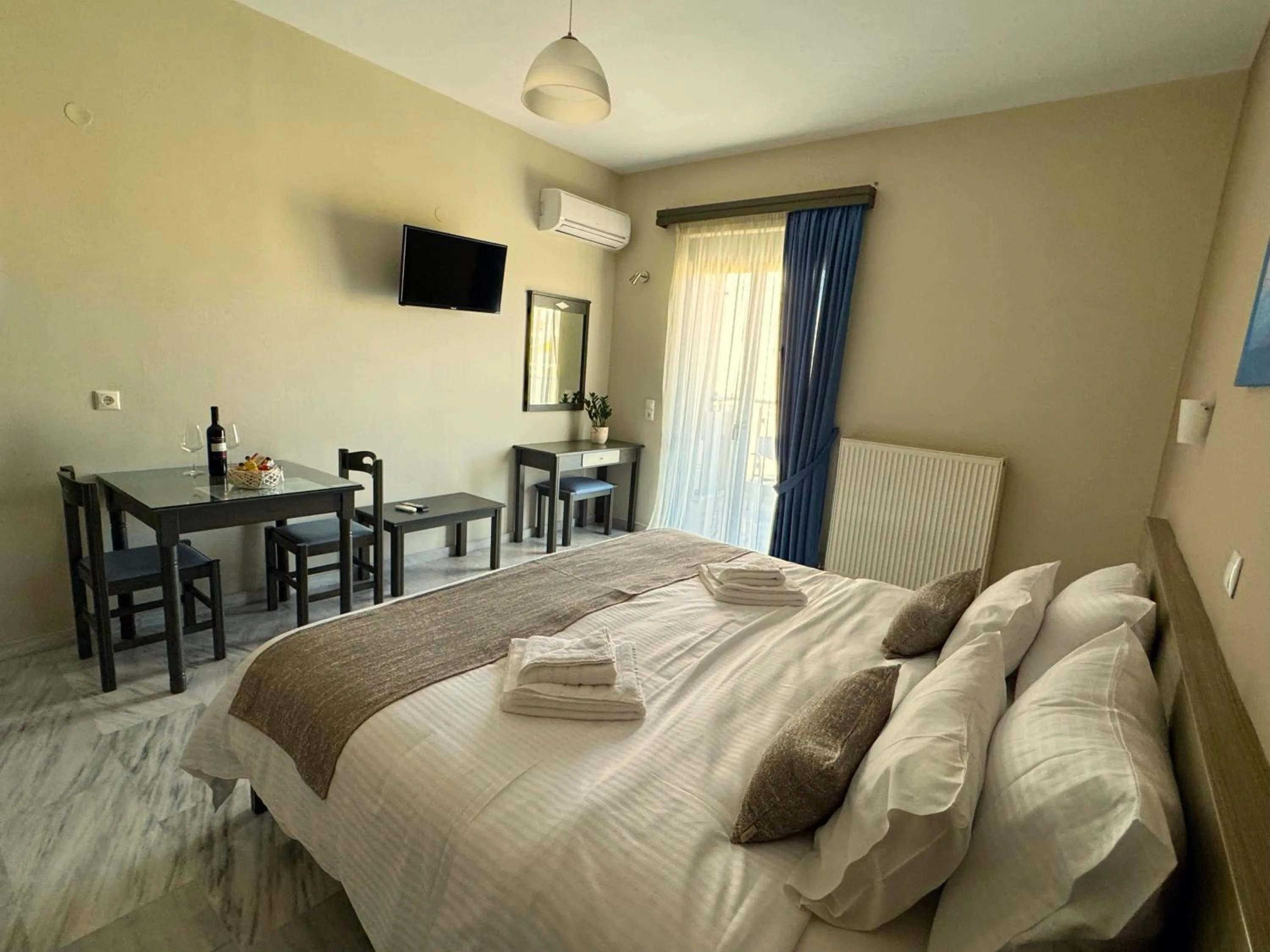 Bed in Vesperi Studios & Apartments