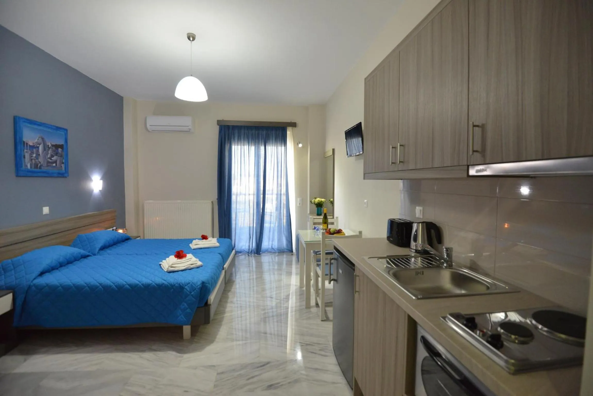Kitchen or kitchenette, Bed in Vesperi Studios & Apartments