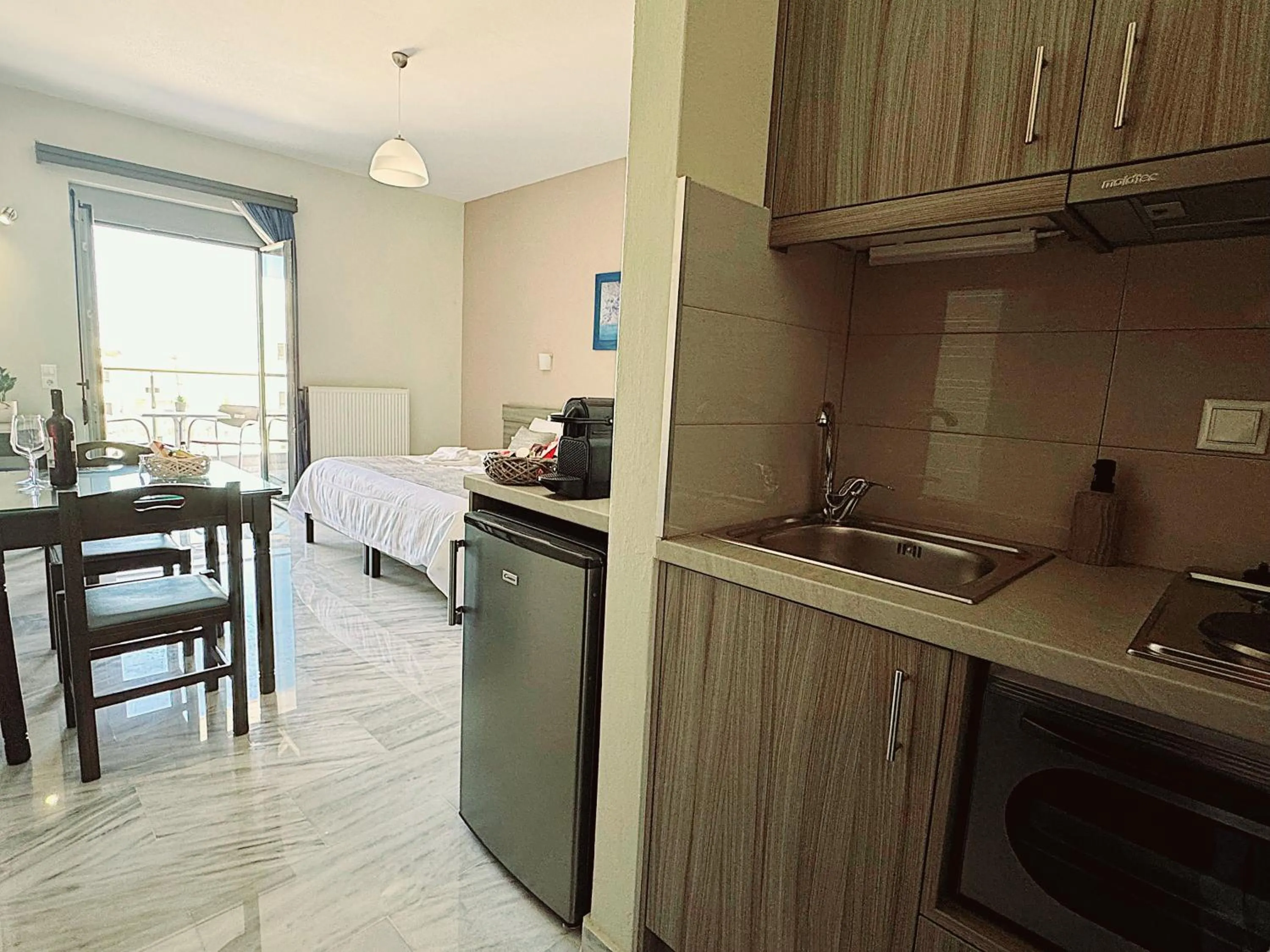 Coffee/tea facilities in Vesperi Studios & Apartments