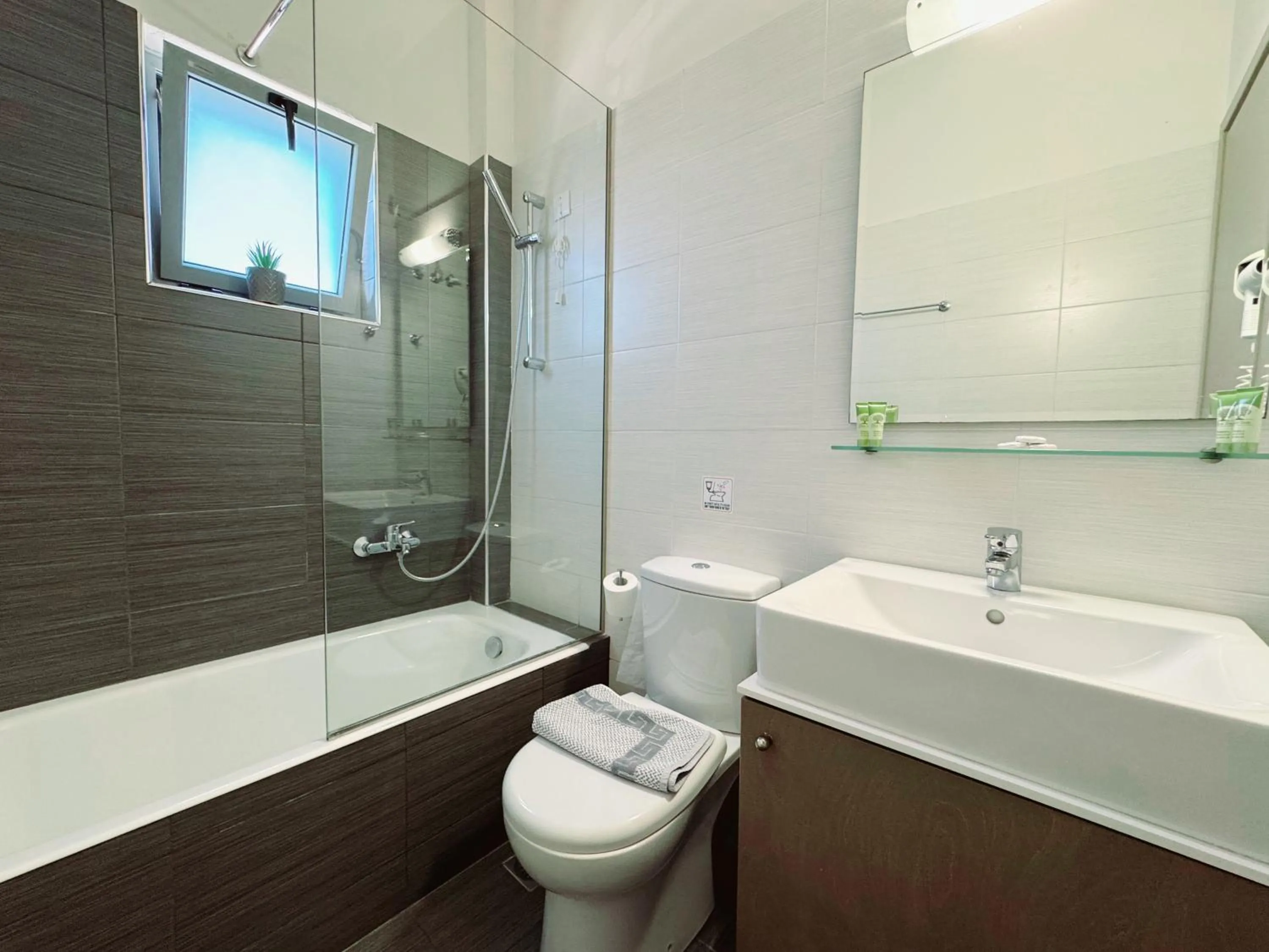 Toilet in Vesperi Studios & Apartments