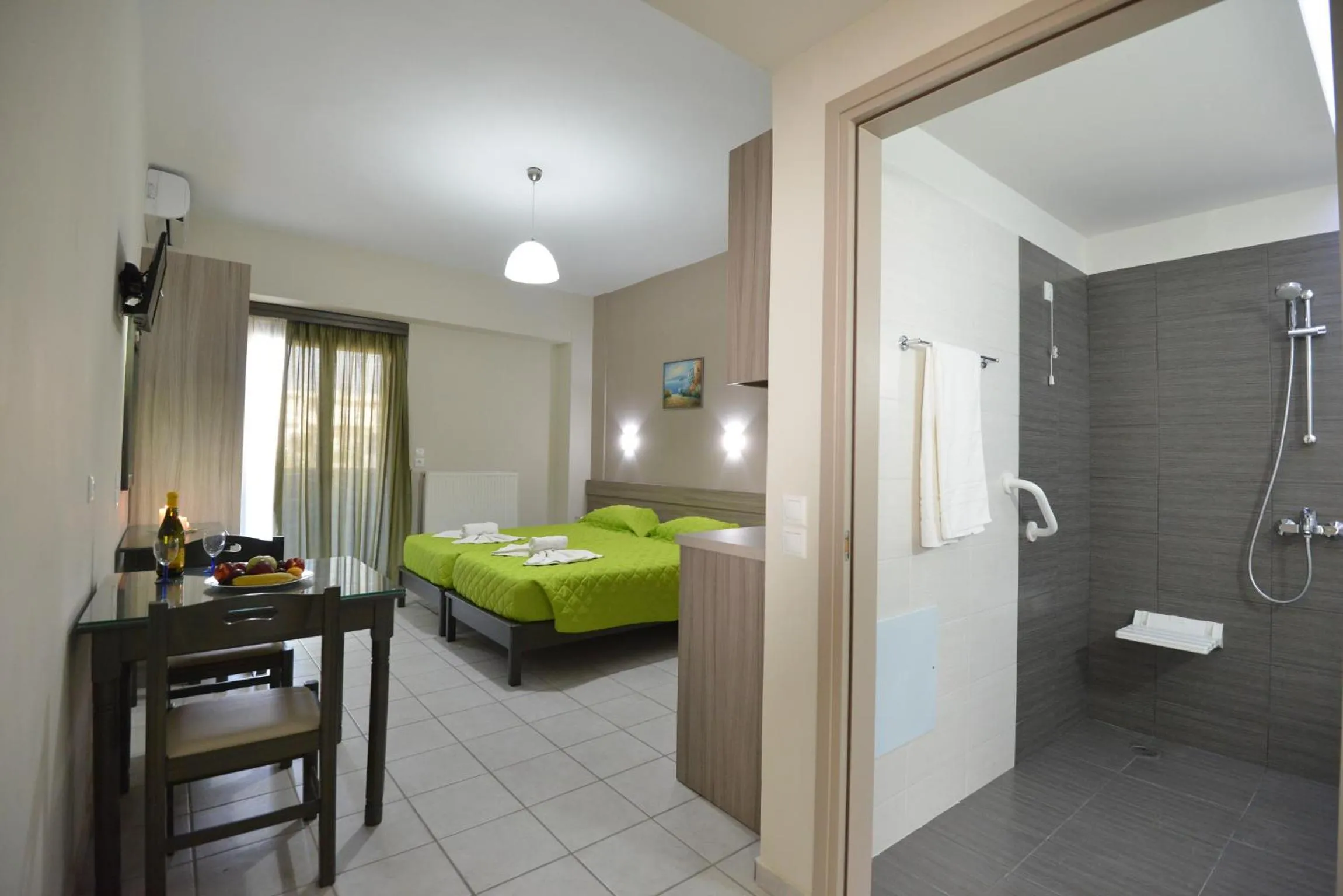 Bathroom, Bed in Vesperi Studios & Apartments