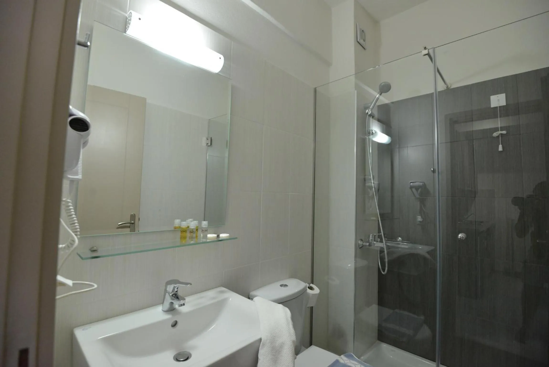 Toilet in Vesperi Studios & Apartments