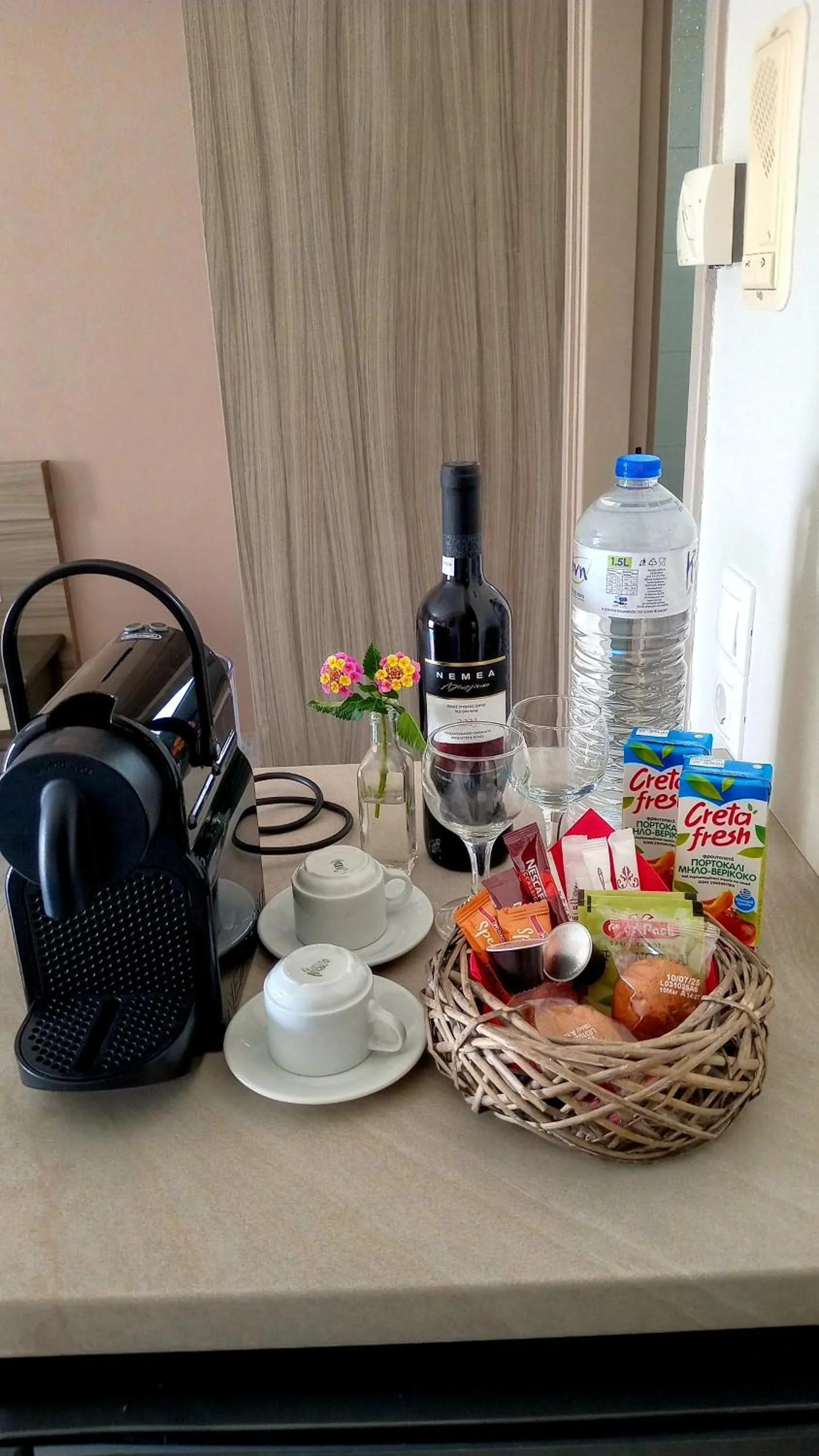 Coffee/tea facilities in Vesperi Studios & Apartments
