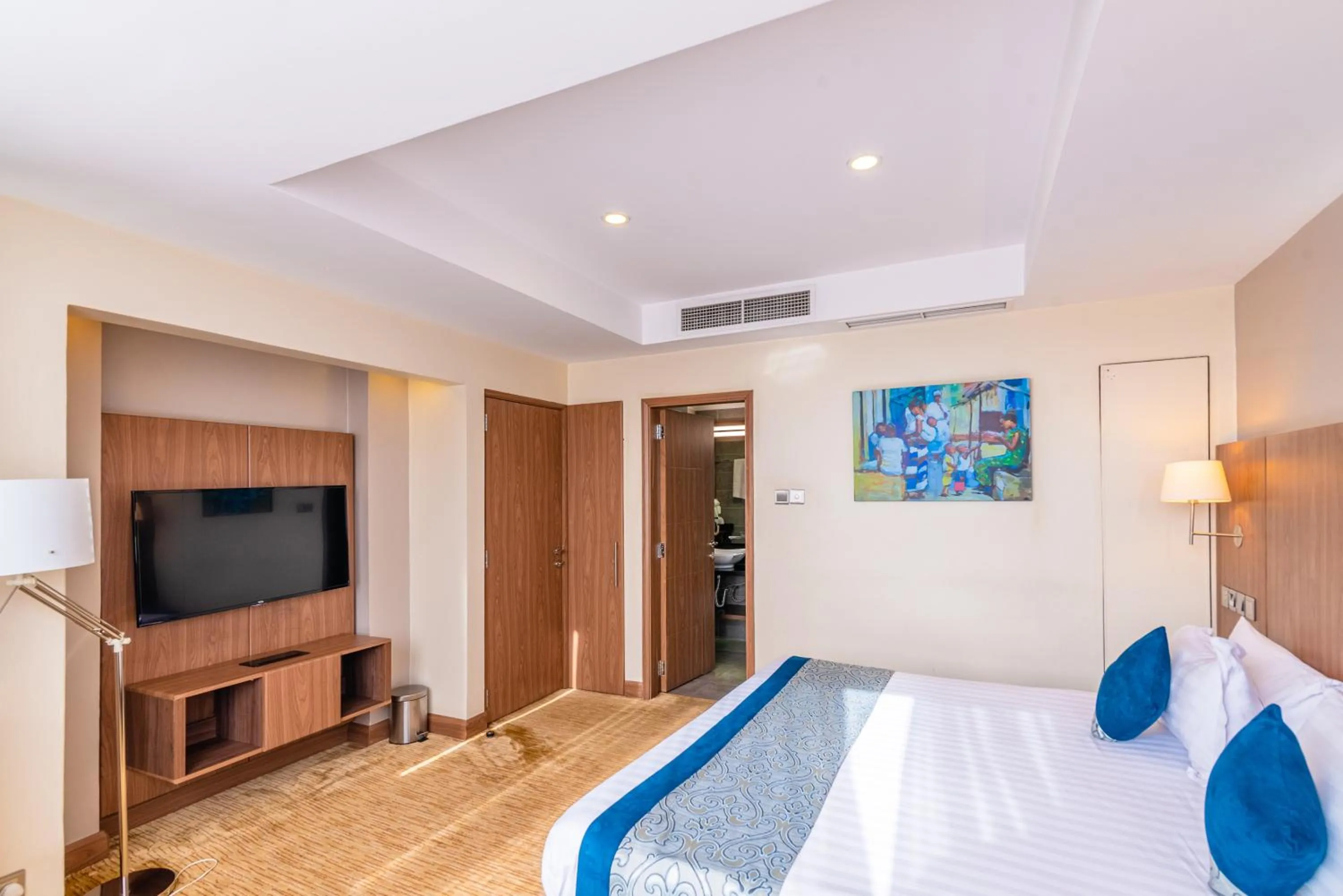 Photo of the whole room, Bed in Nairobi Safari Club by Swiss-Belhotel