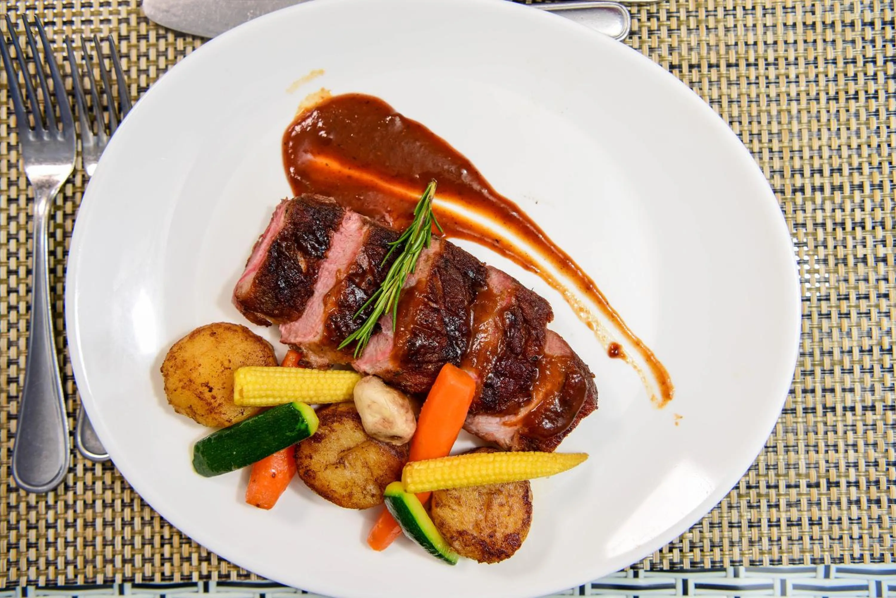 Food and drinks in Nairobi Safari Club by Swiss-Belhotel