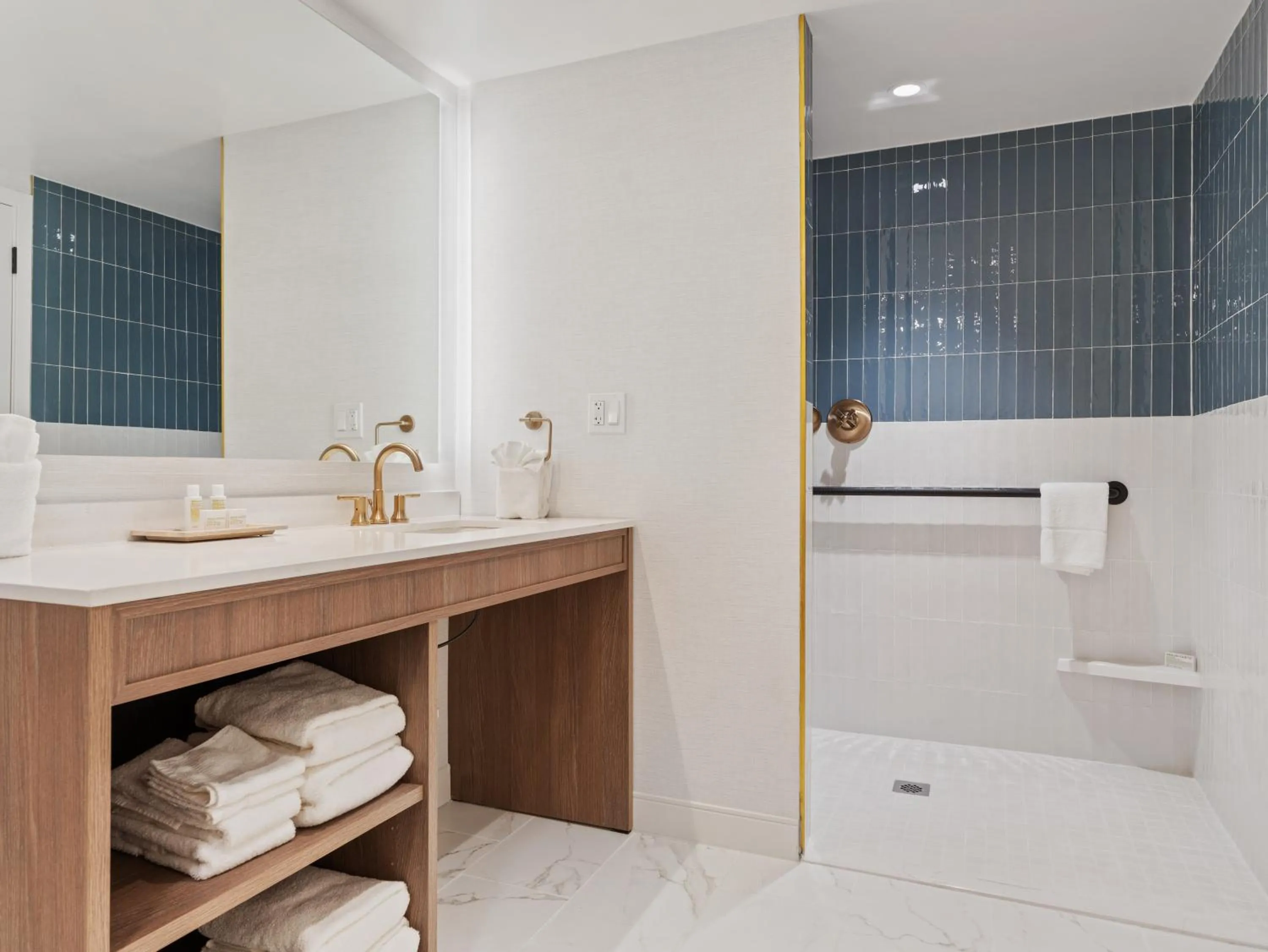 Bathroom in Greyfinch Chatham Inn