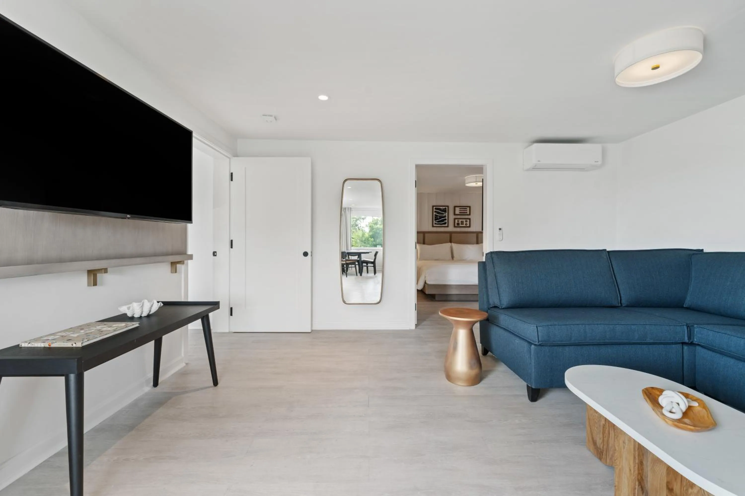 Seating area in Greyfinch Chatham Inn