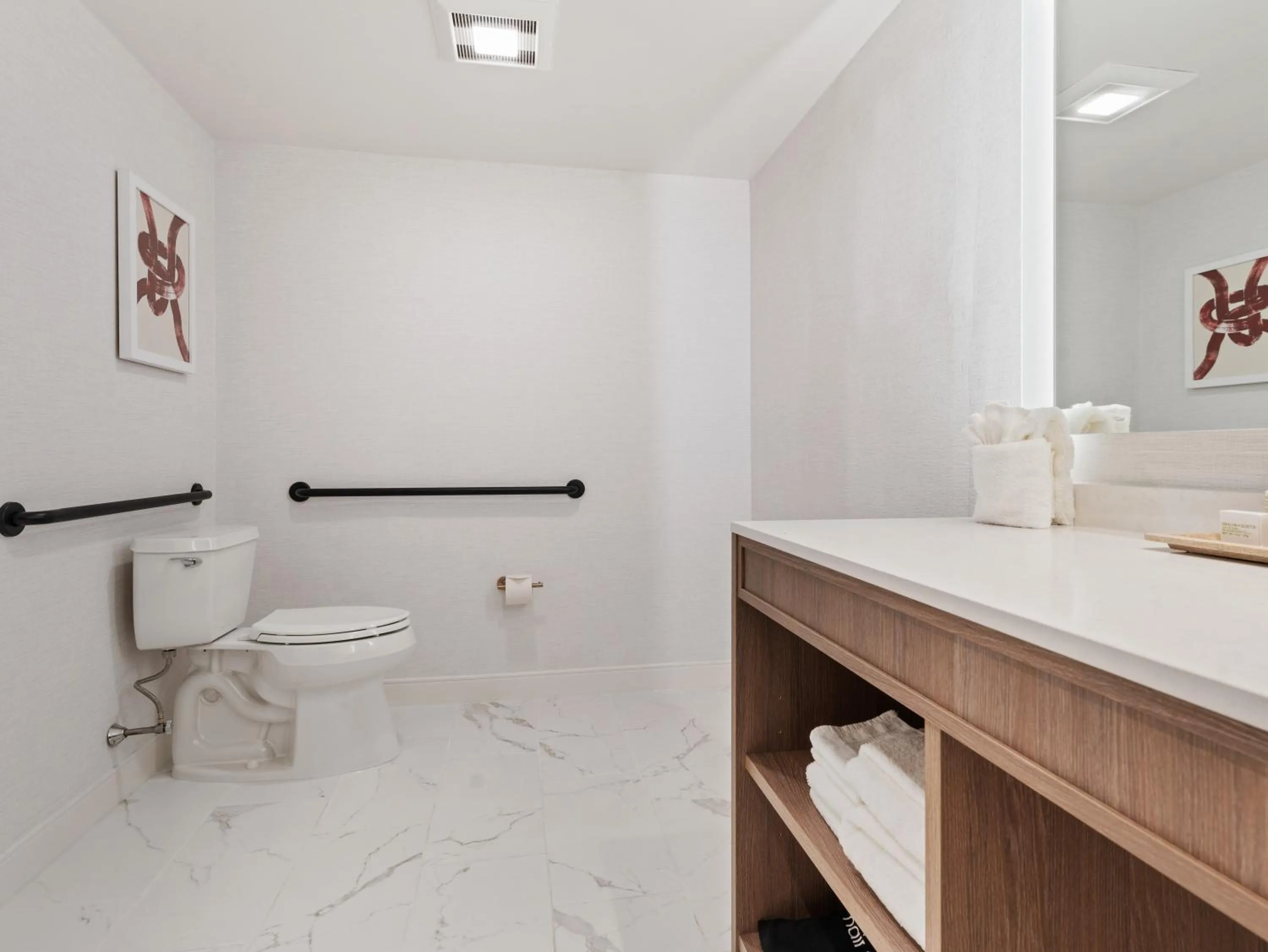 Bathroom in Greyfinch Chatham Inn