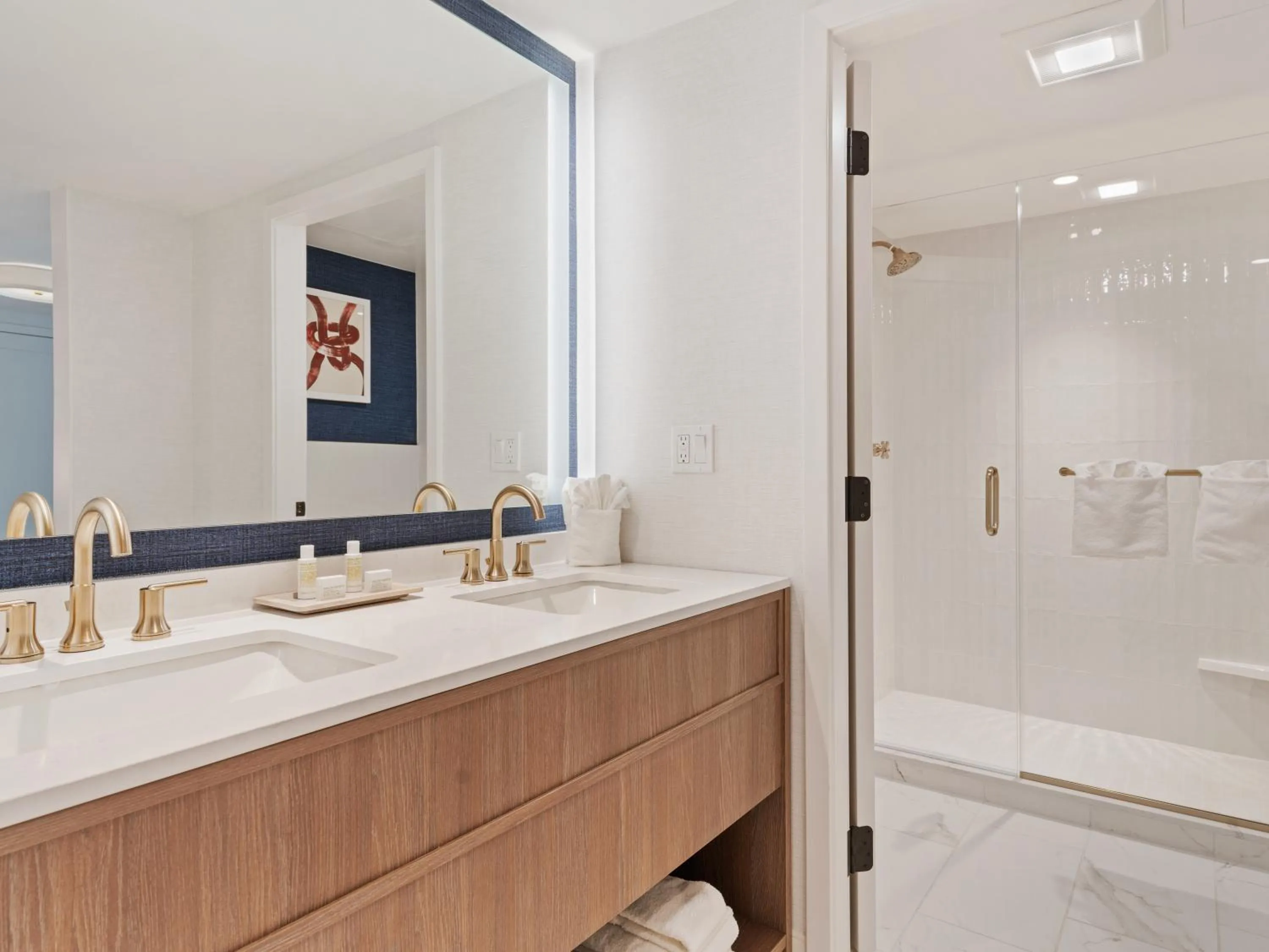 Bathroom in Greyfinch Chatham Inn