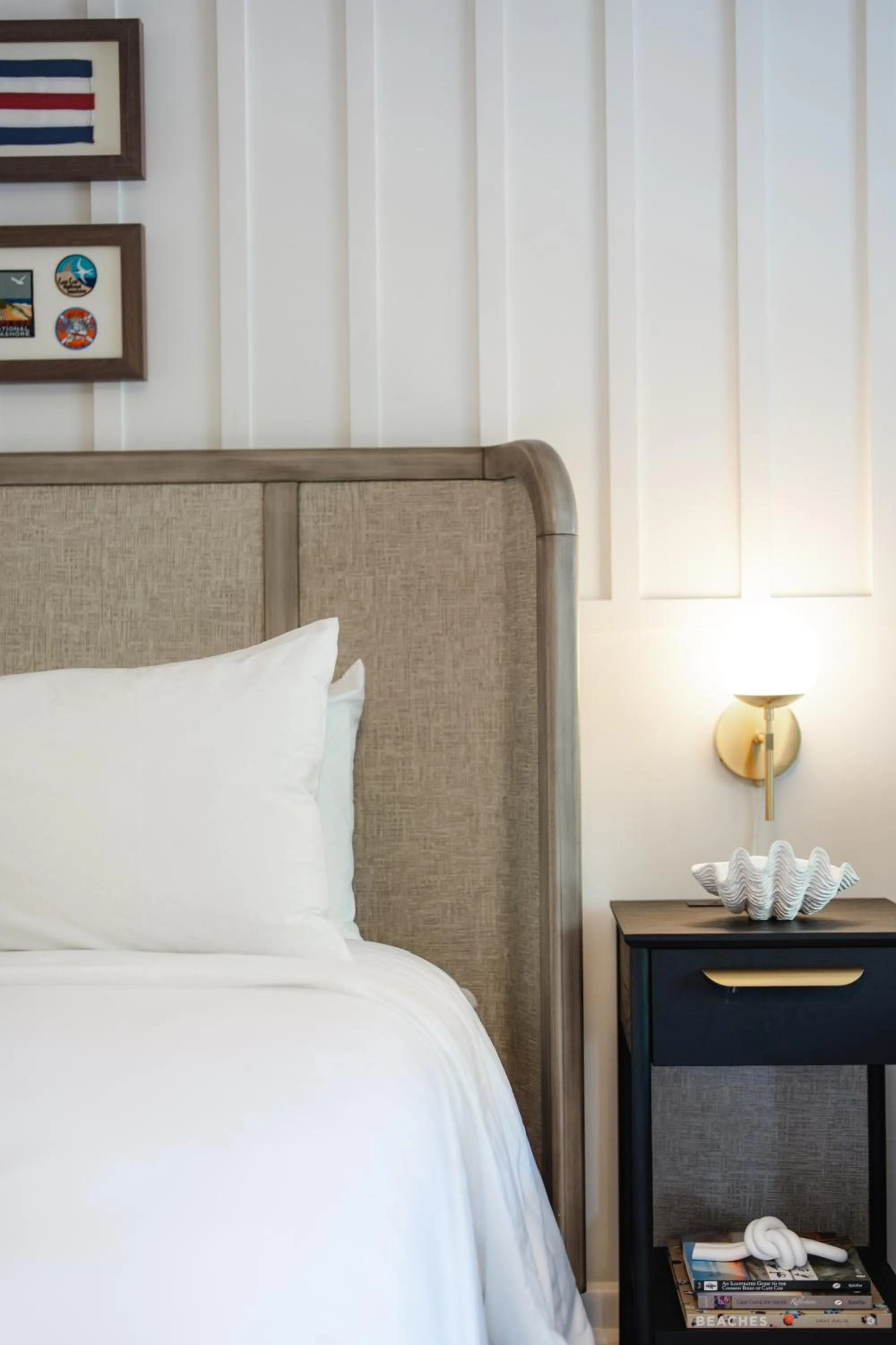 Bed in Greyfinch Chatham Inn