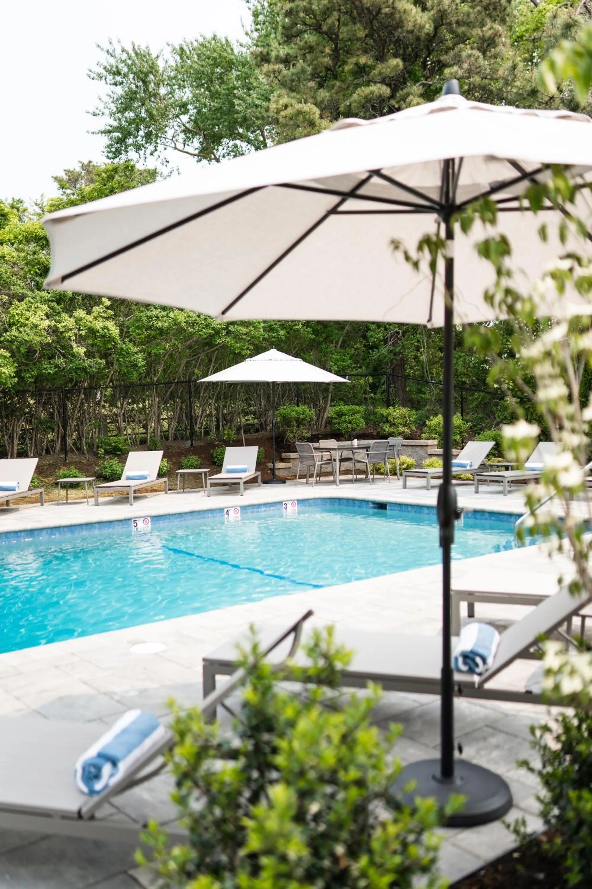 Swimming pool in Greyfinch Chatham Inn