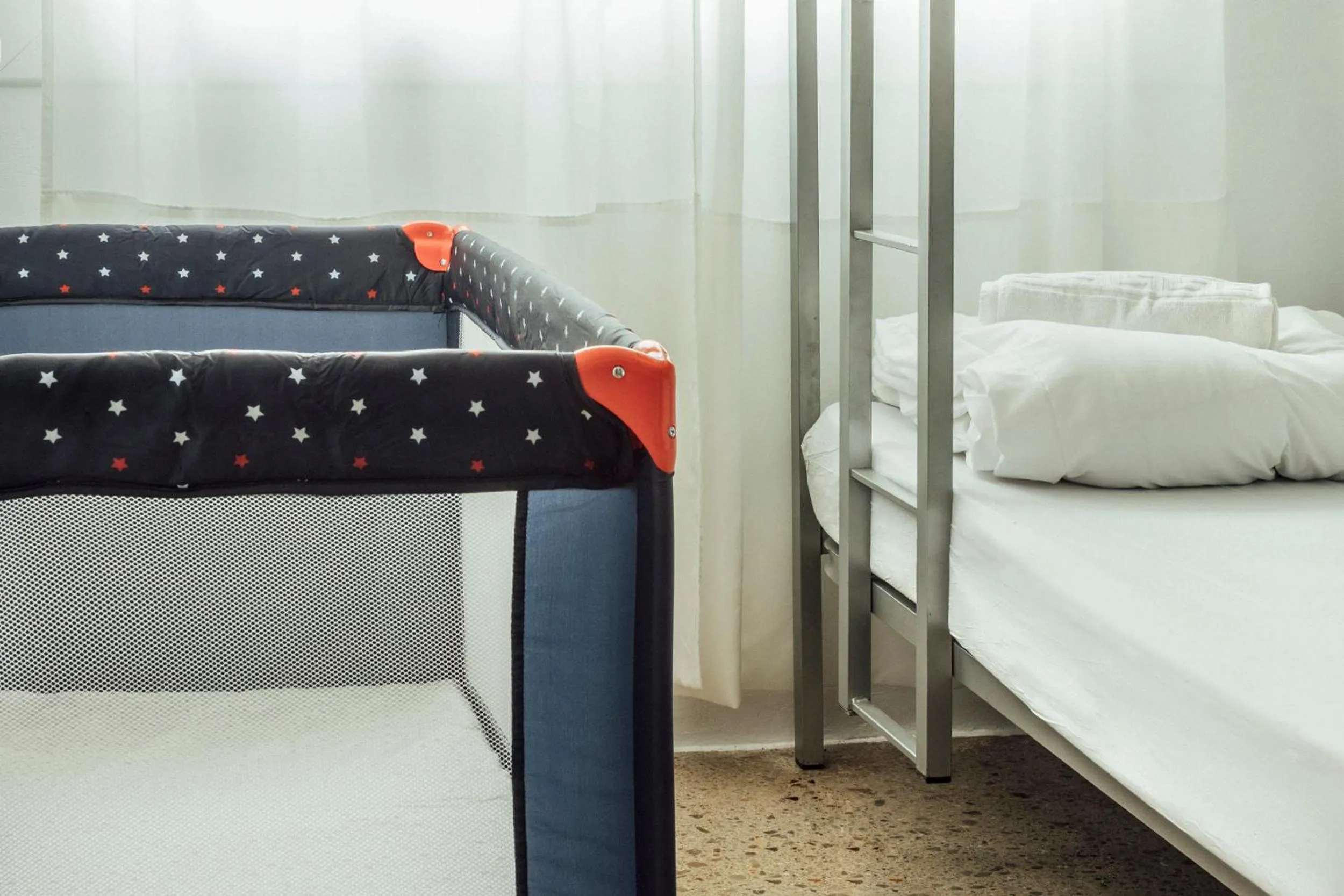 Family Room with Private External Bathroom in Casa Jam Barcelona