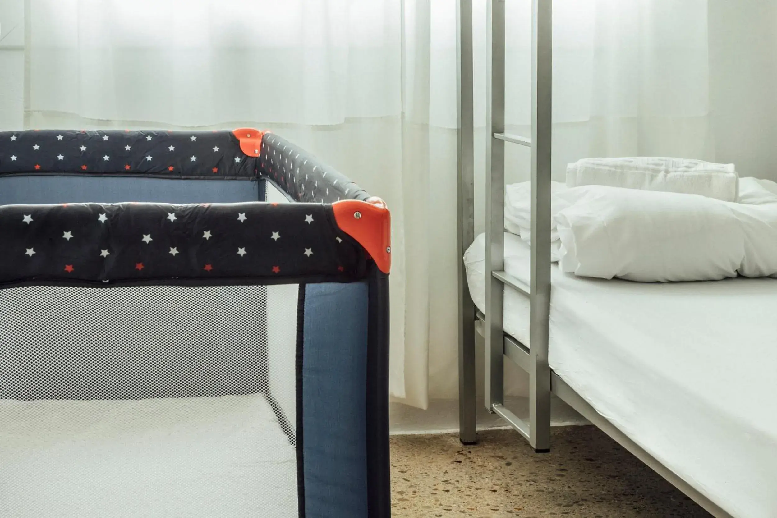 Family Room with Private External Bathroom in Casa Jam Barcelona Family Room with Private External Bathroom in Casa Jam Barcelona