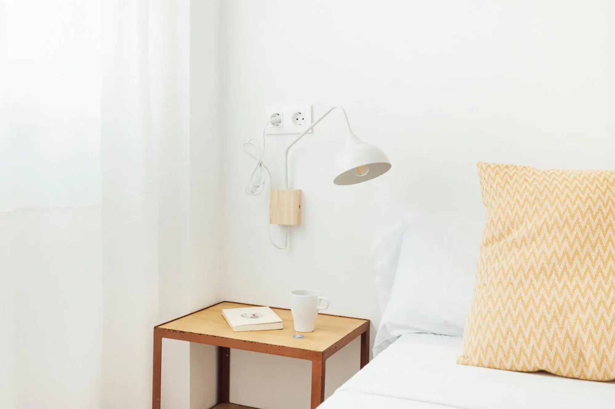 Garden view, Bed in Casa Jam Barcelona Garden view, Bed in Casa Jam Barcelona