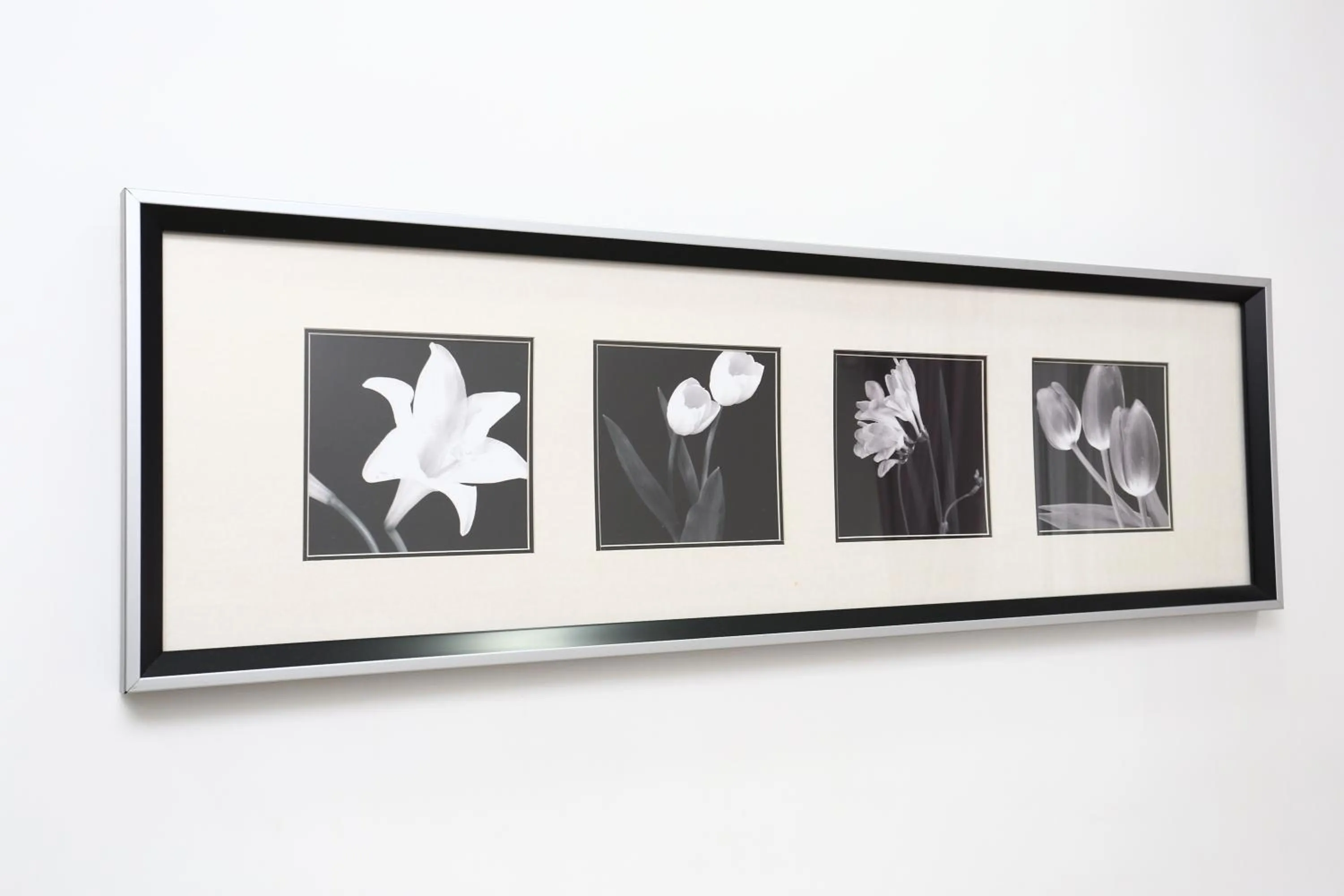 Decorative detail in Super Inn