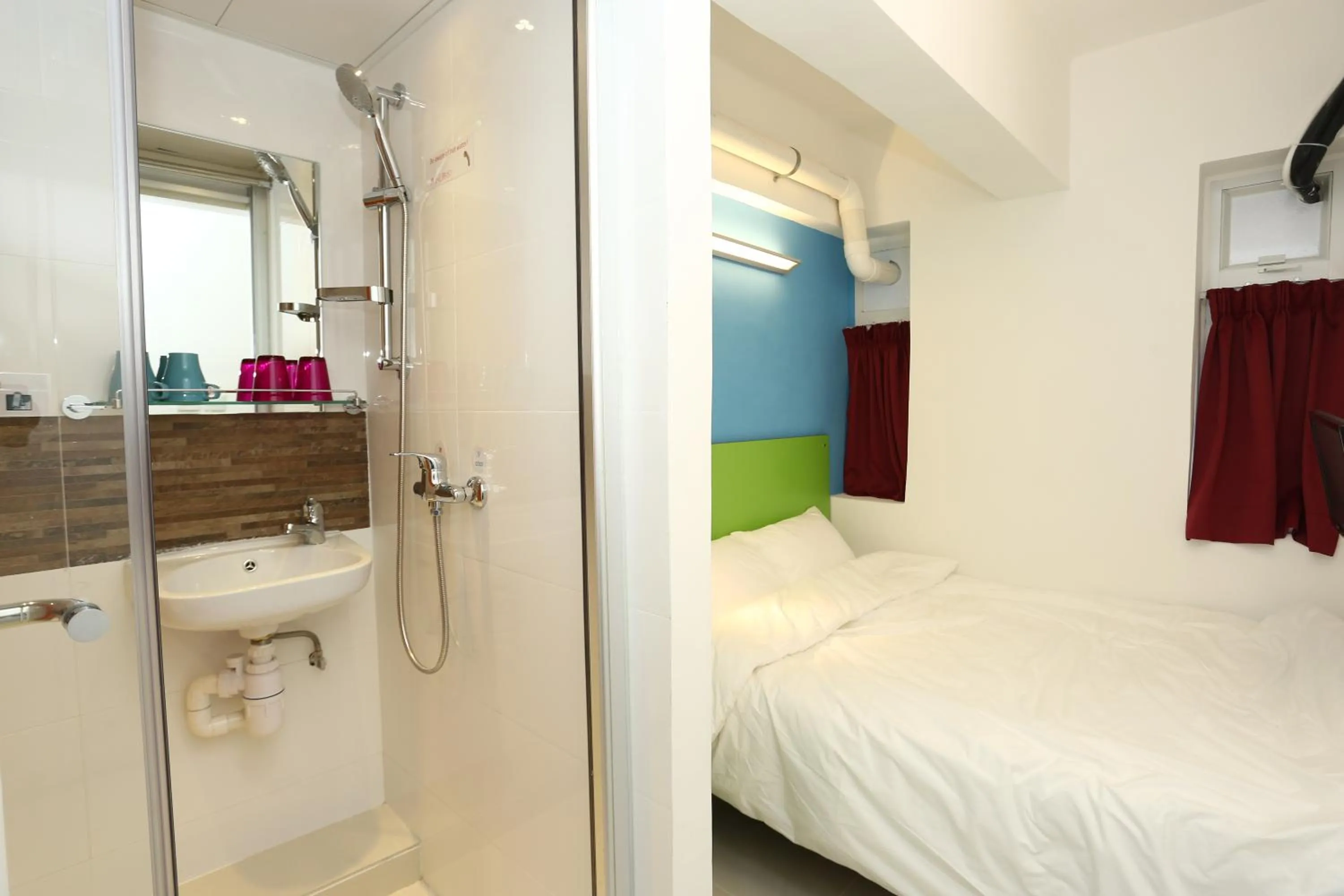 Bedroom in Super Inn