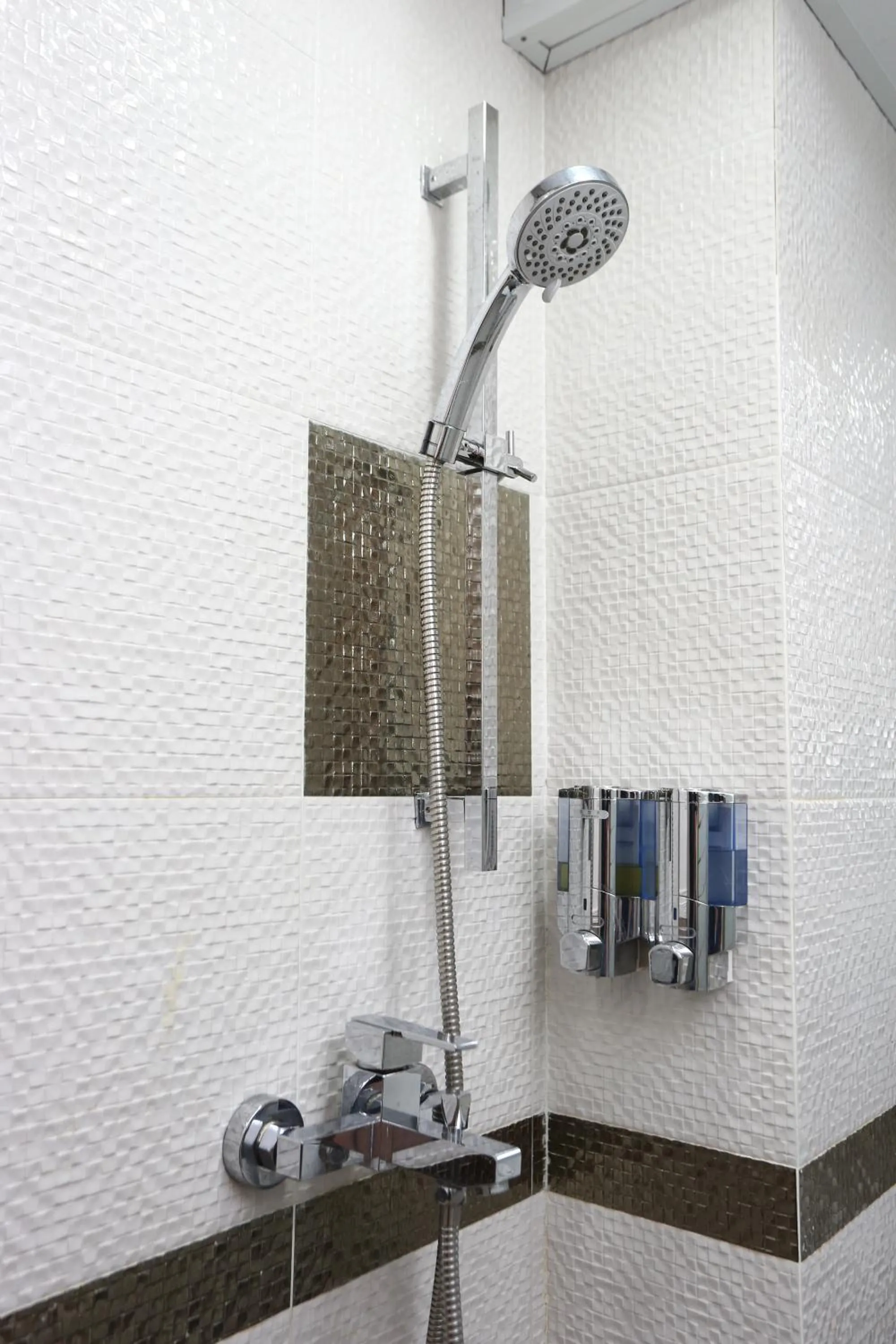 Bathroom in Super Inn