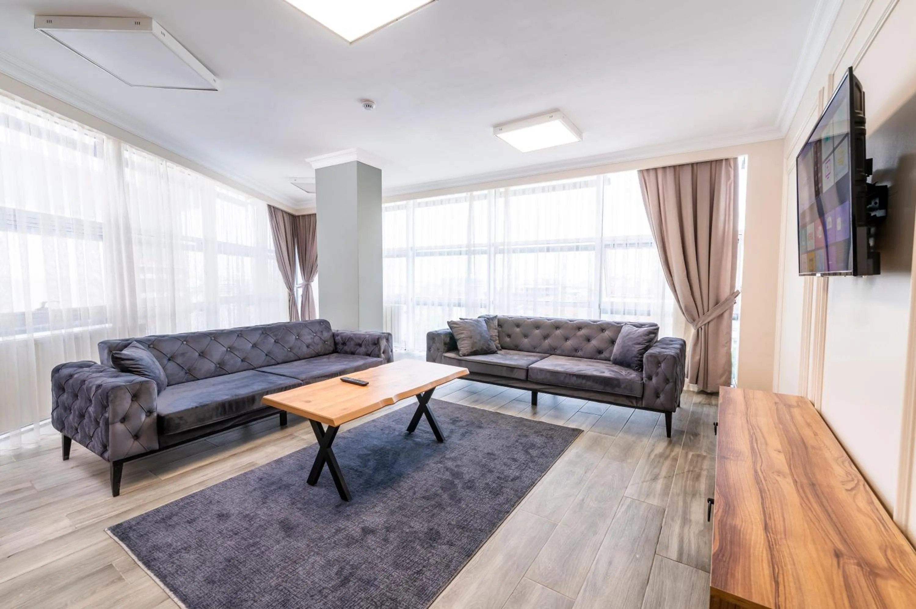 Royal Luxury Hotels Suites