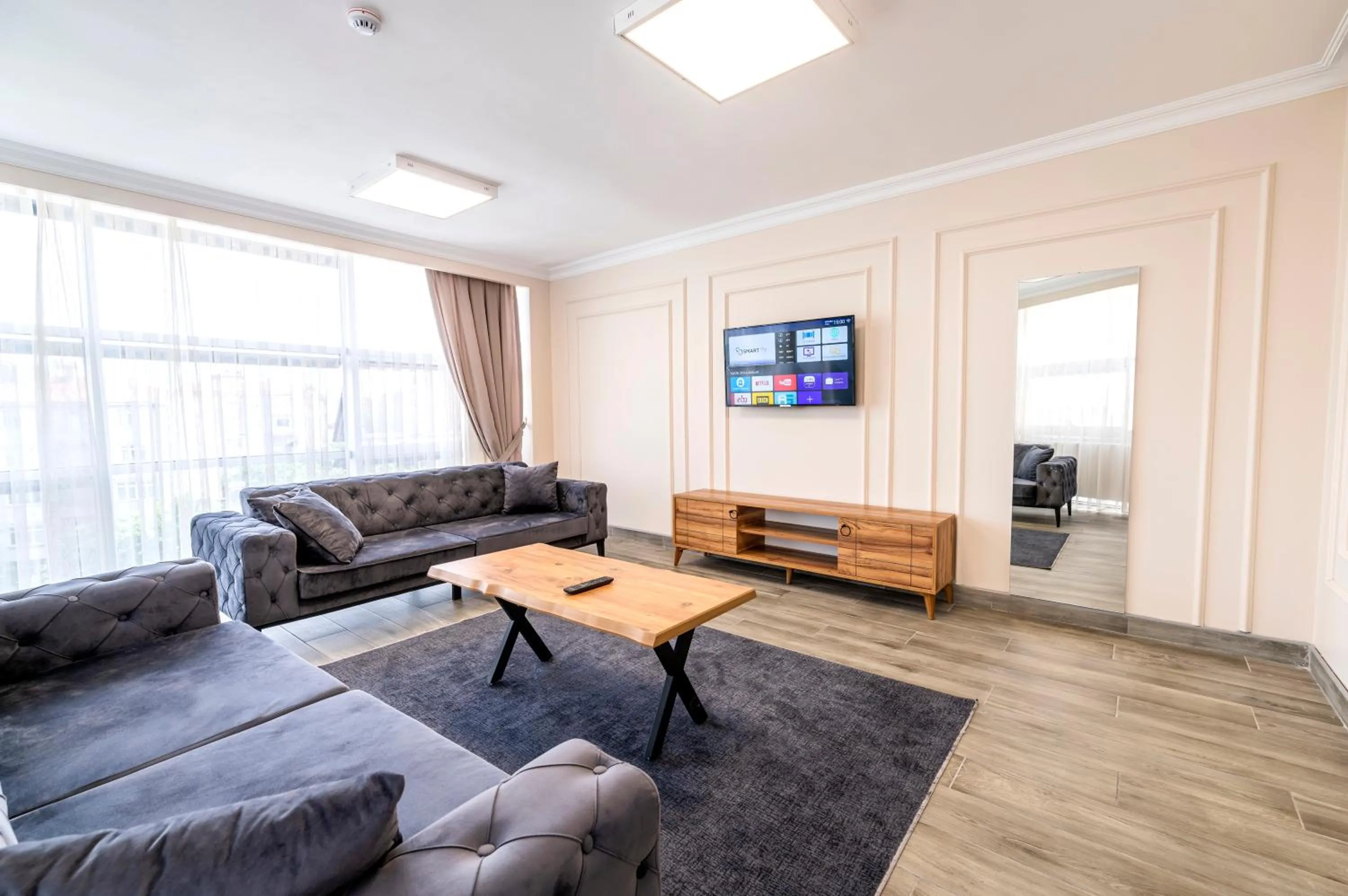 Royal Luxury Hotels Suites