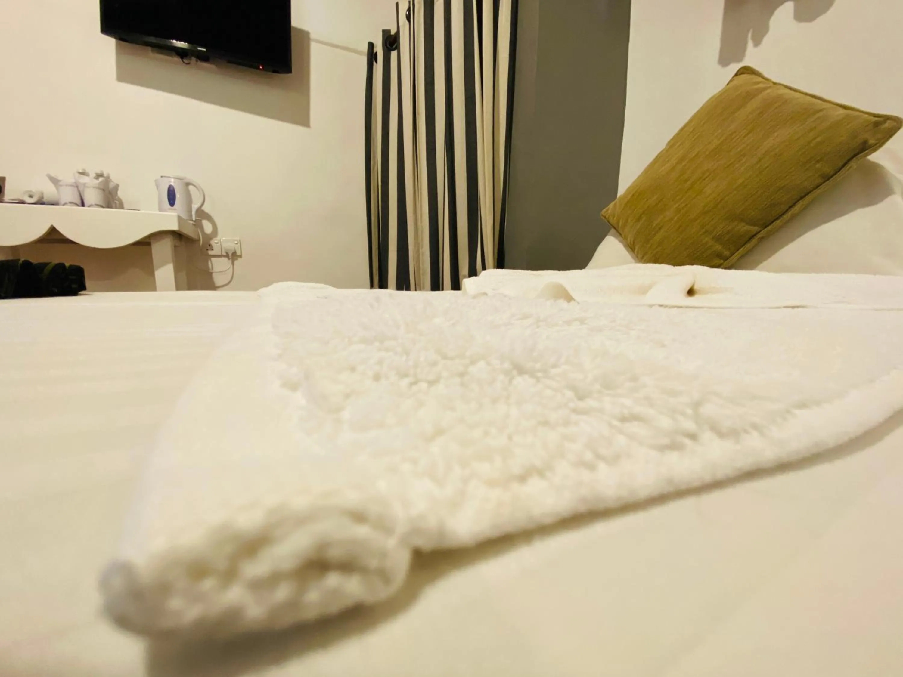 Bed in Tartaruga Beach Unawatuna