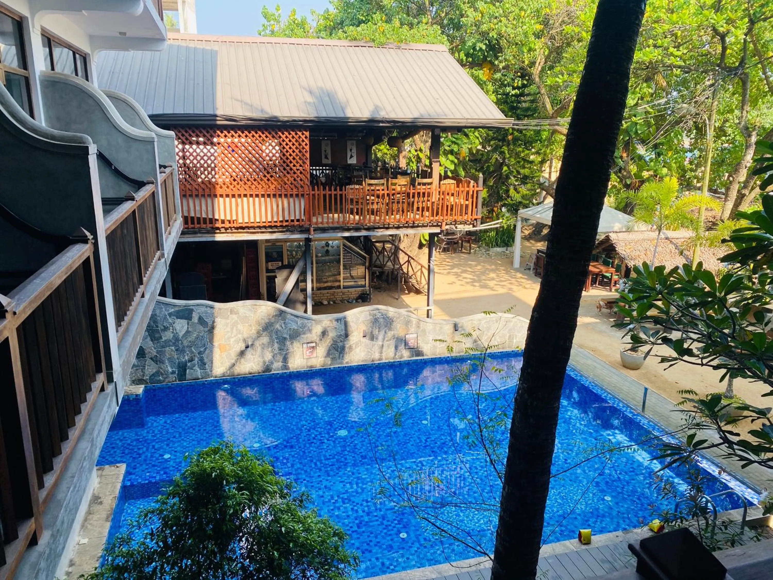Swimming pool in Tartaruga Beach Unawatuna