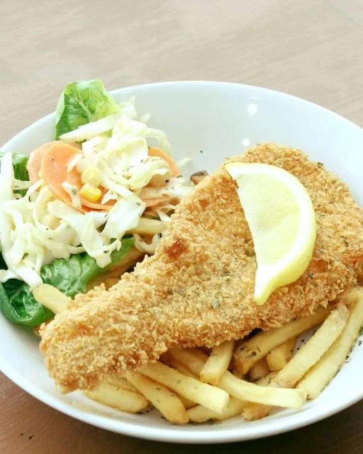 Restaurant/places to eat in Sabai Sabai Guesthouse in Bayan Lepas