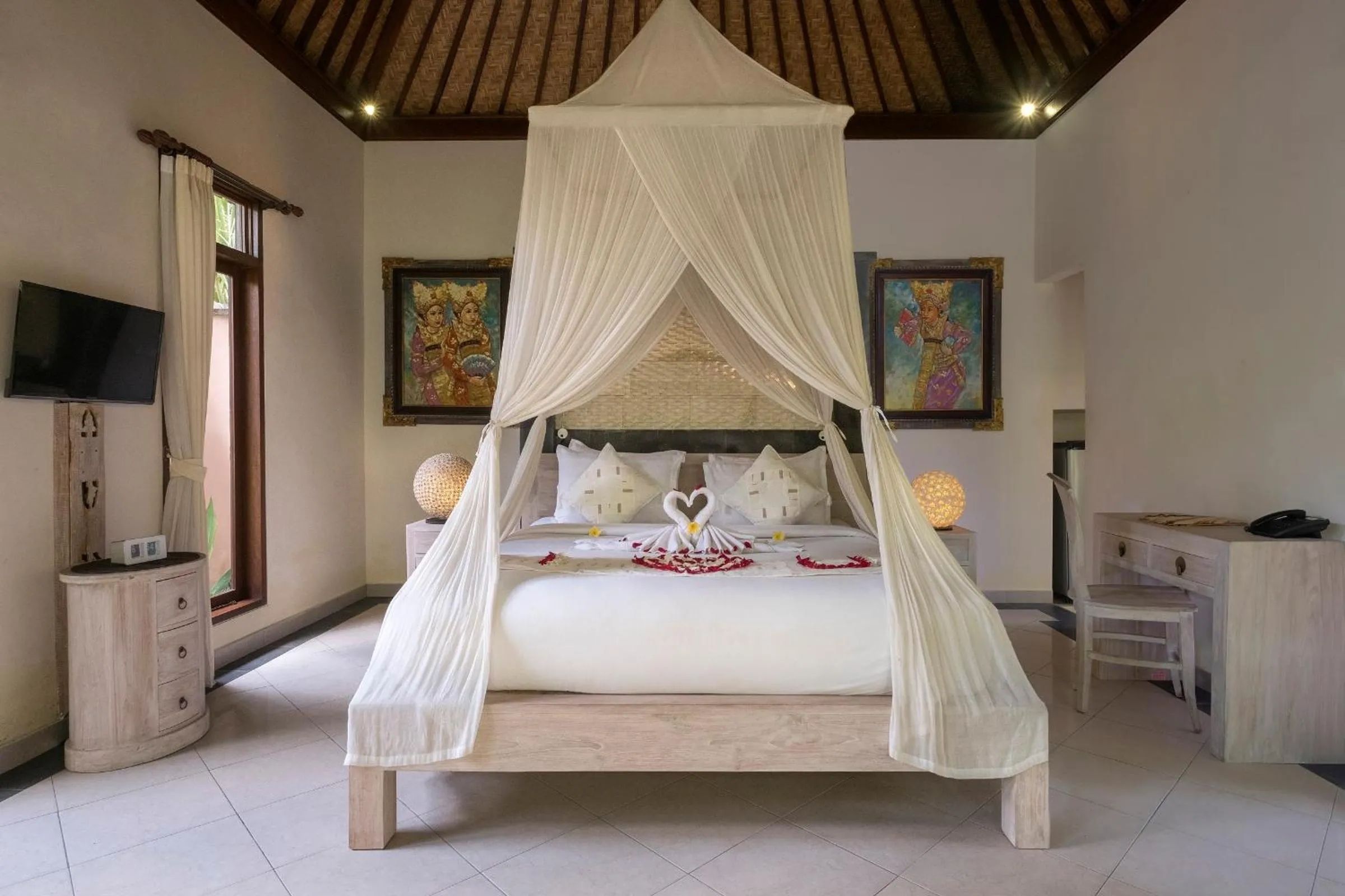 Decorative detail, Bed in Virmas Private Villa