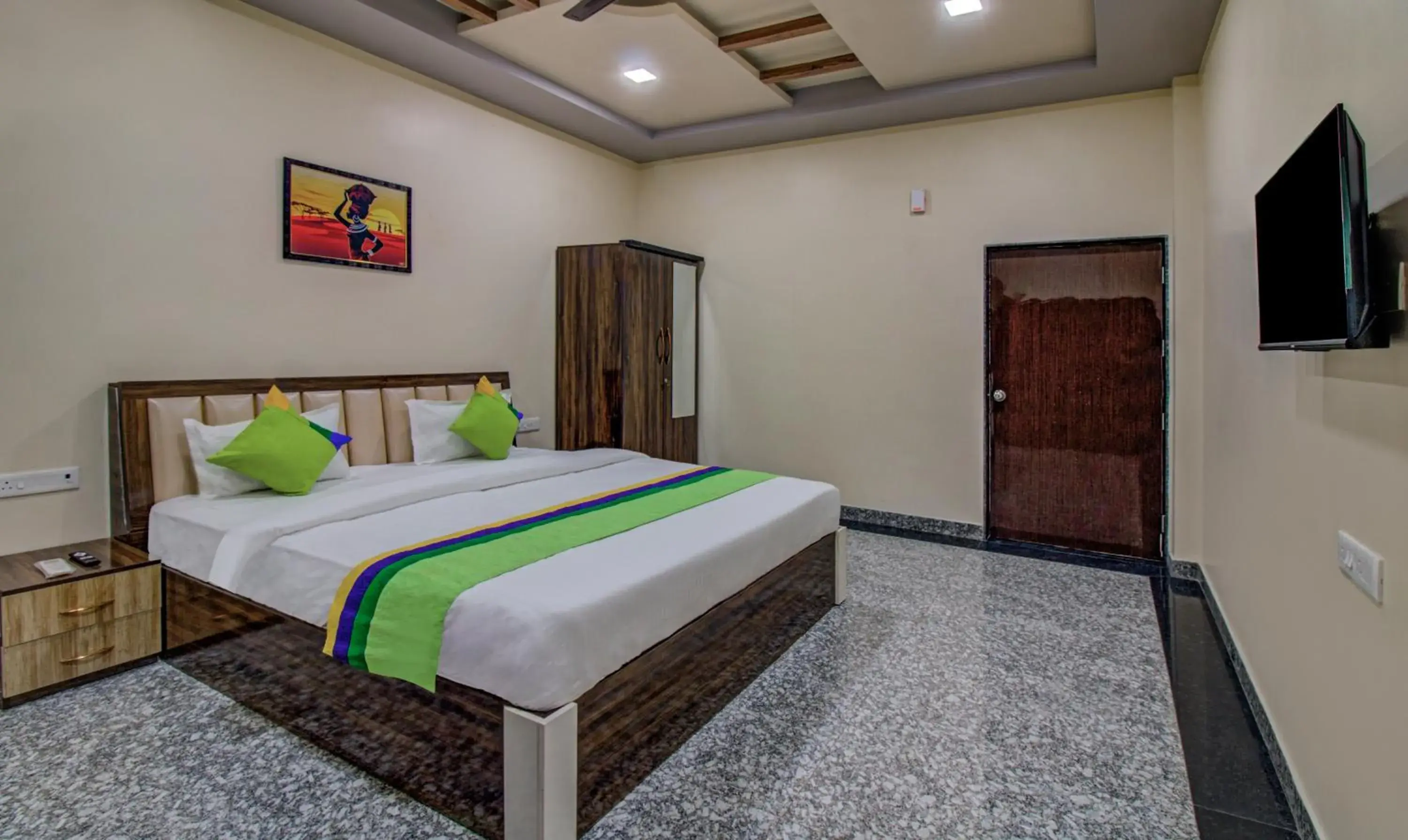 TV and multimedia, Bed in Treebo Royal, Chandrapur TV and multimedia, Bed in Treebo Royal, Chandrapur