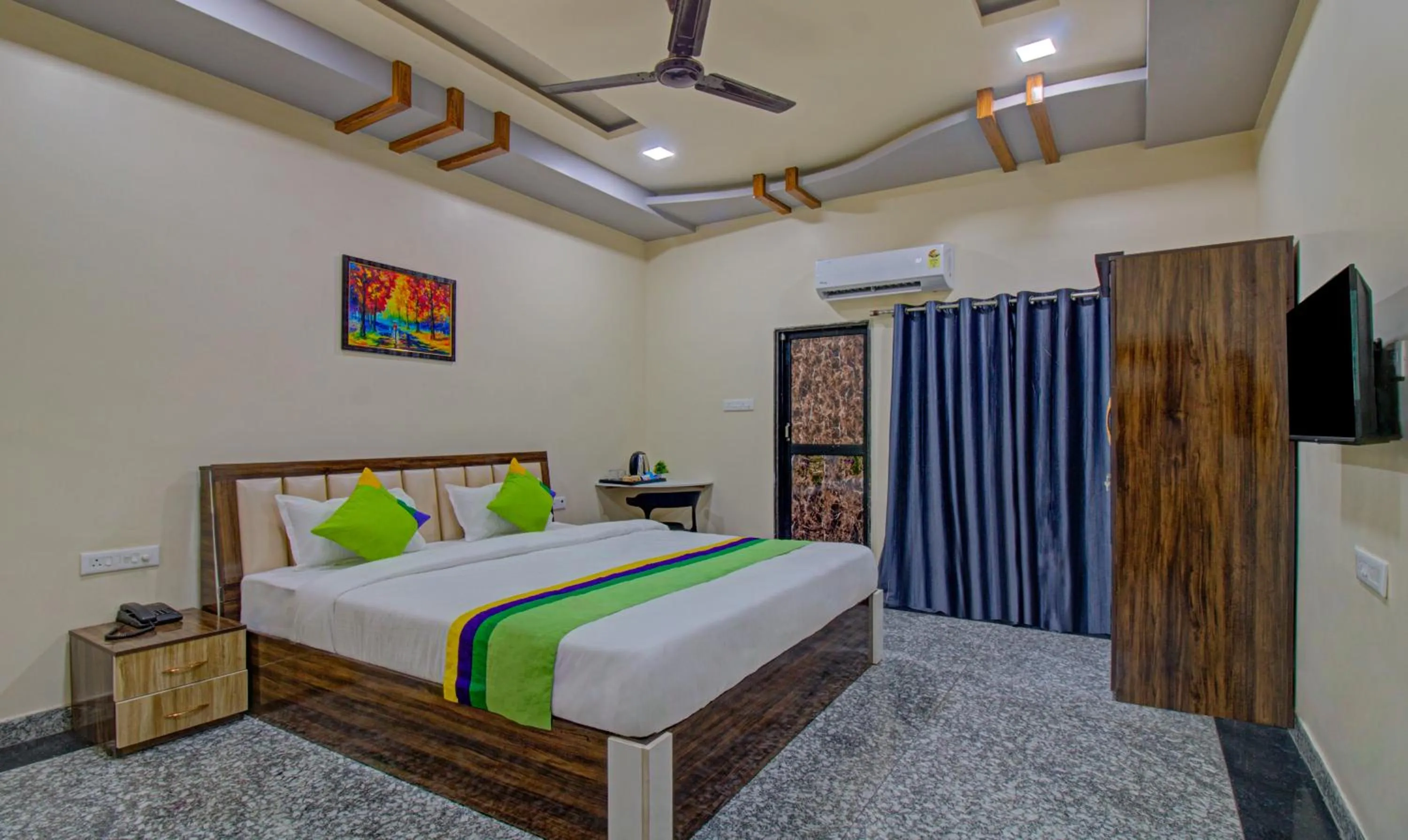 TV and multimedia, Bed in Treebo Royal, Chandrapur