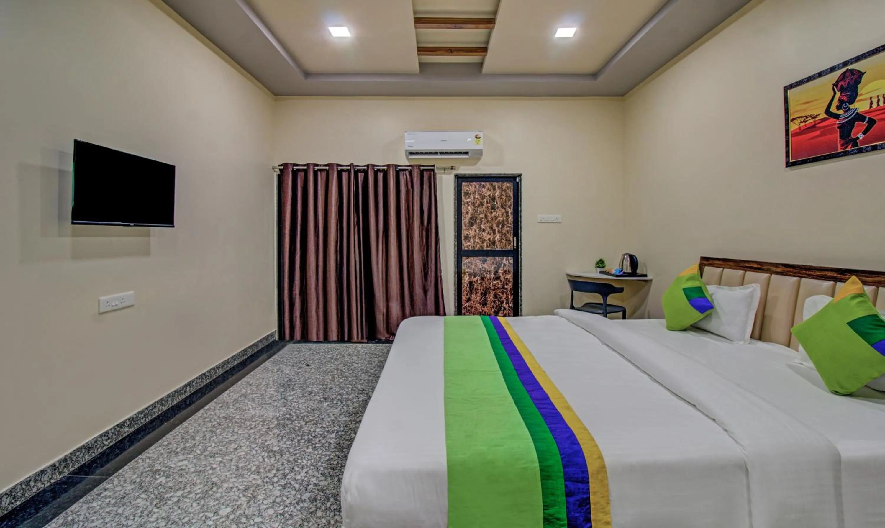 TV and multimedia, Bed in Treebo Royal, Chandrapur