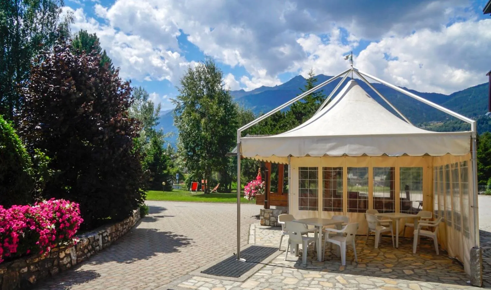 Garden in Meublè Sci Sport