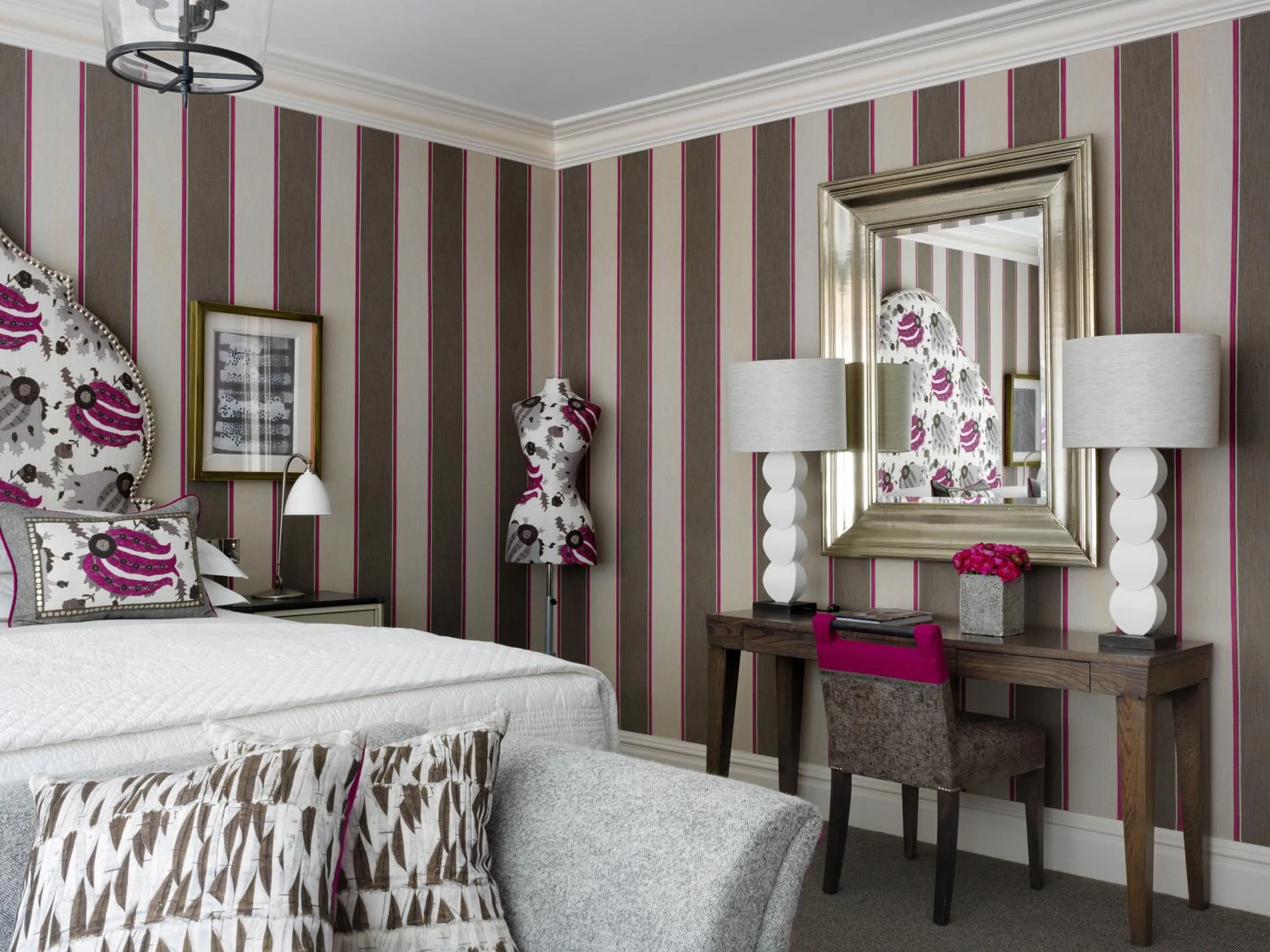 Seating area, Bed in Ham Yard Hotel, Firmdale Hotels