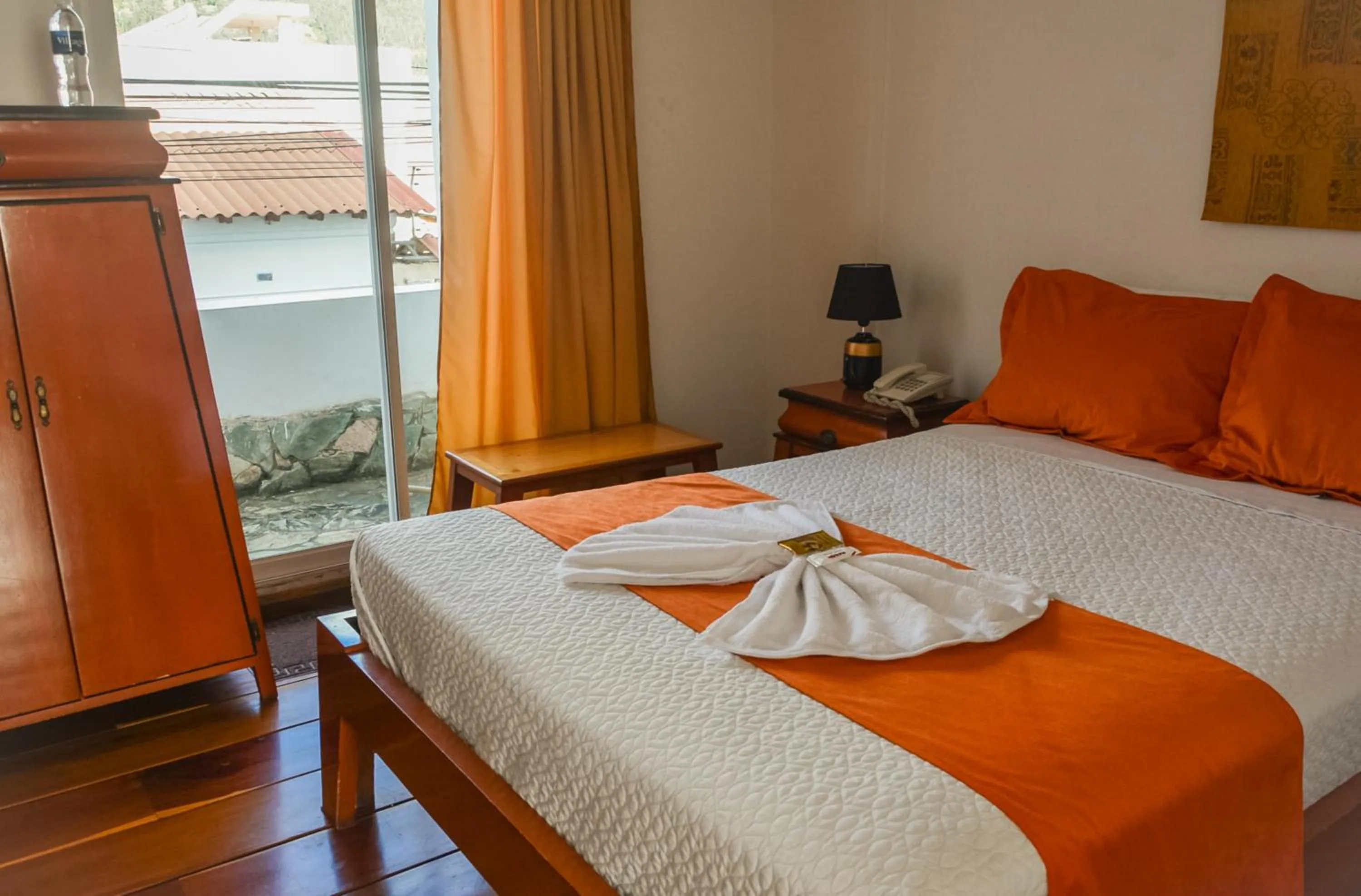 Property building, Bed in HOSTAL DEL RÍO