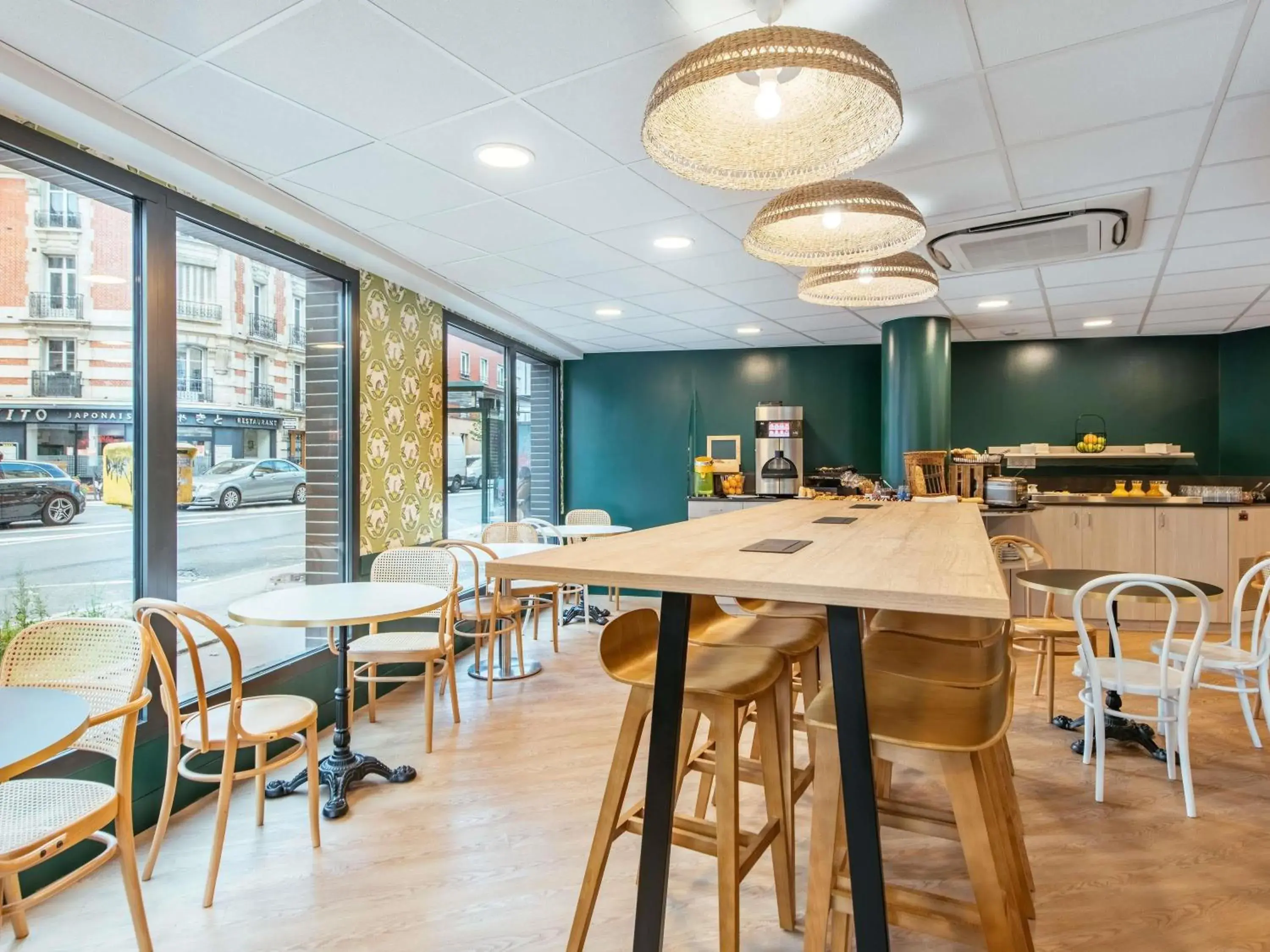 Property building in Aparthotel Adagio Paris Malakoff Chatillon Property building in Aparthotel Adagio Paris Malakoff Chatillon