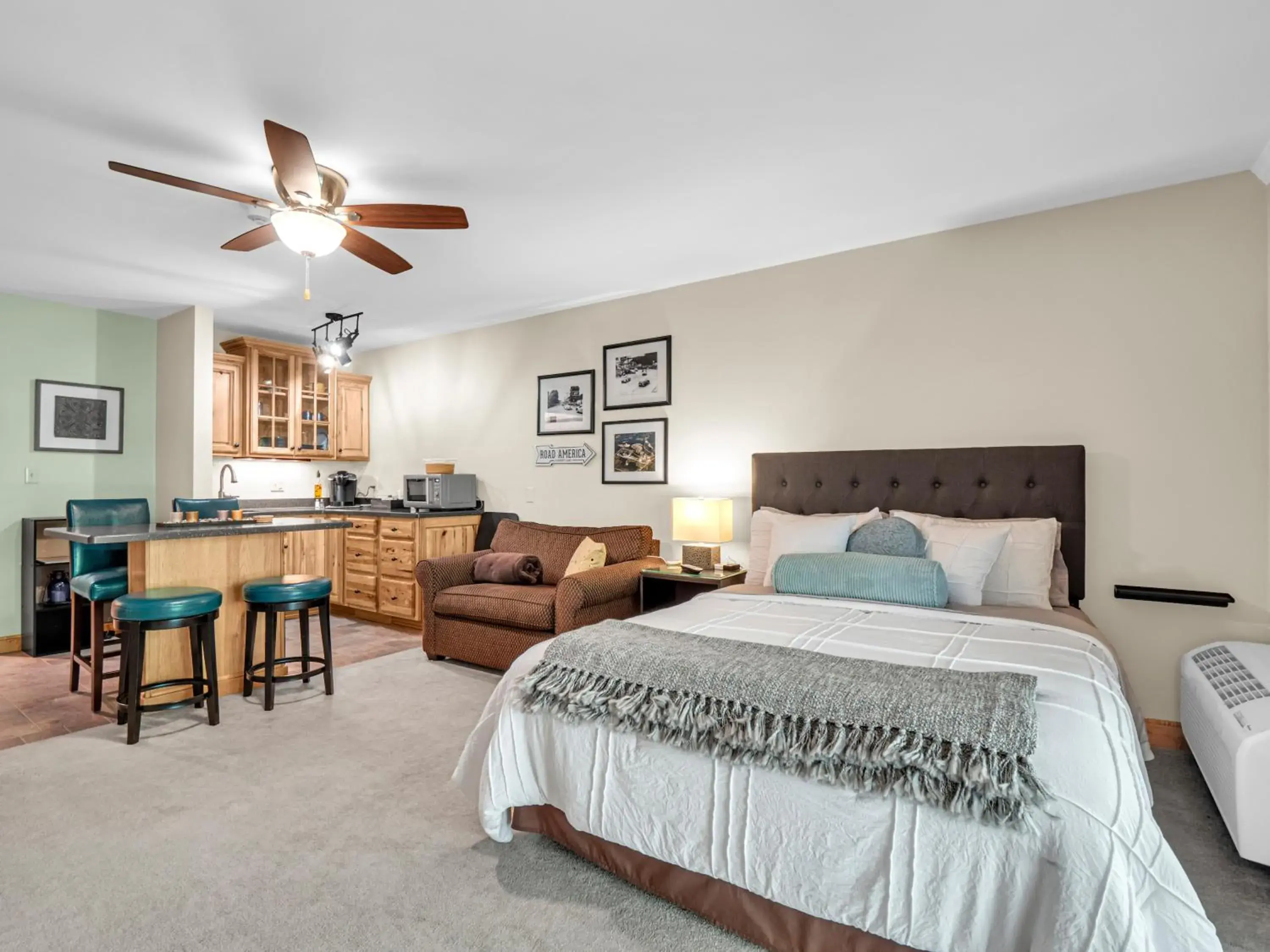 Queen Studio in Victorian Inn Elkhart Lake Queen Studio in Victorian Inn Elkhart Lake