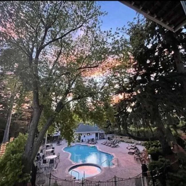 Swimming pool in Victorian Inn Elkhart Lake