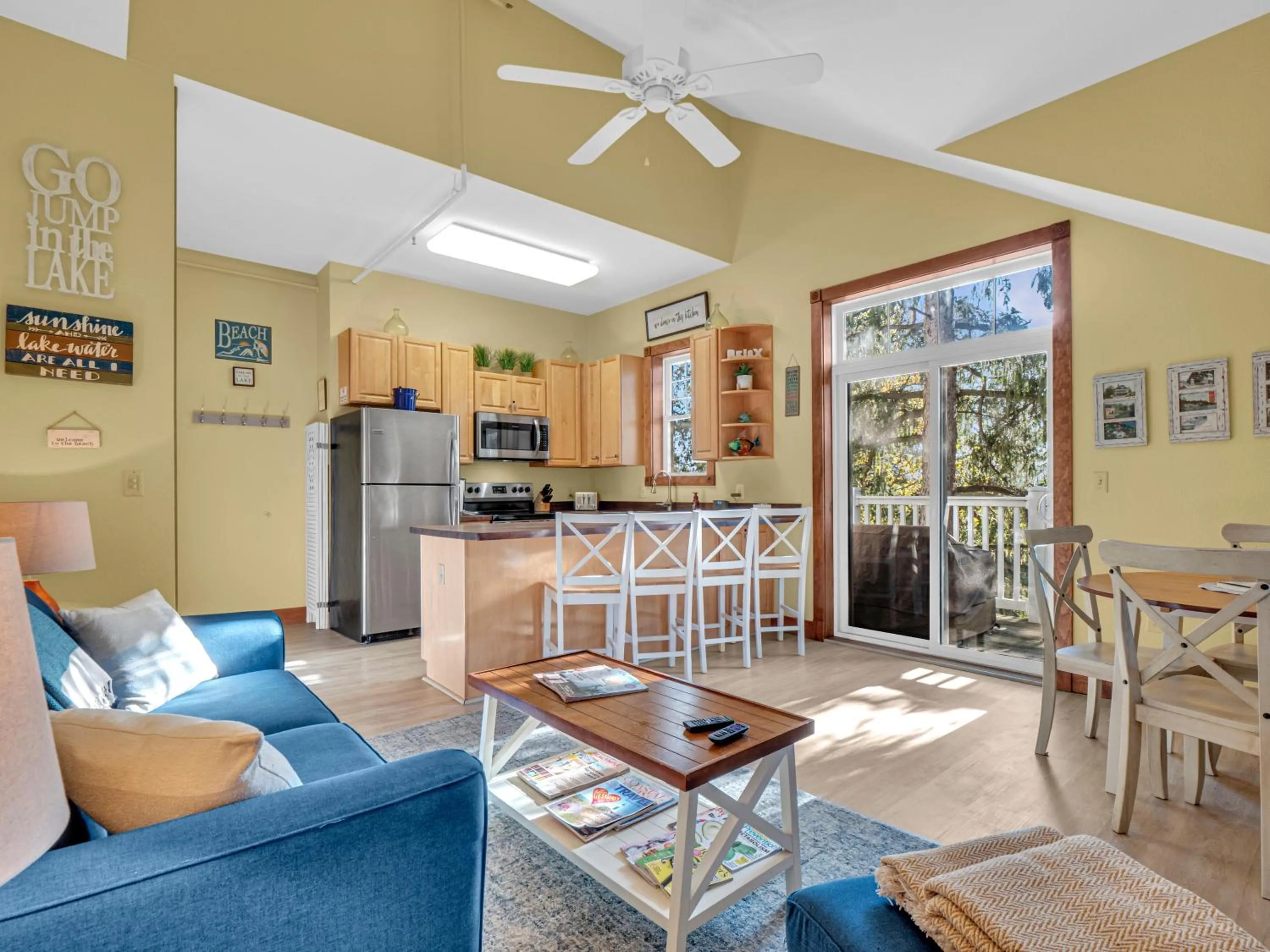 Living room in Victorian Inn Elkhart Lake