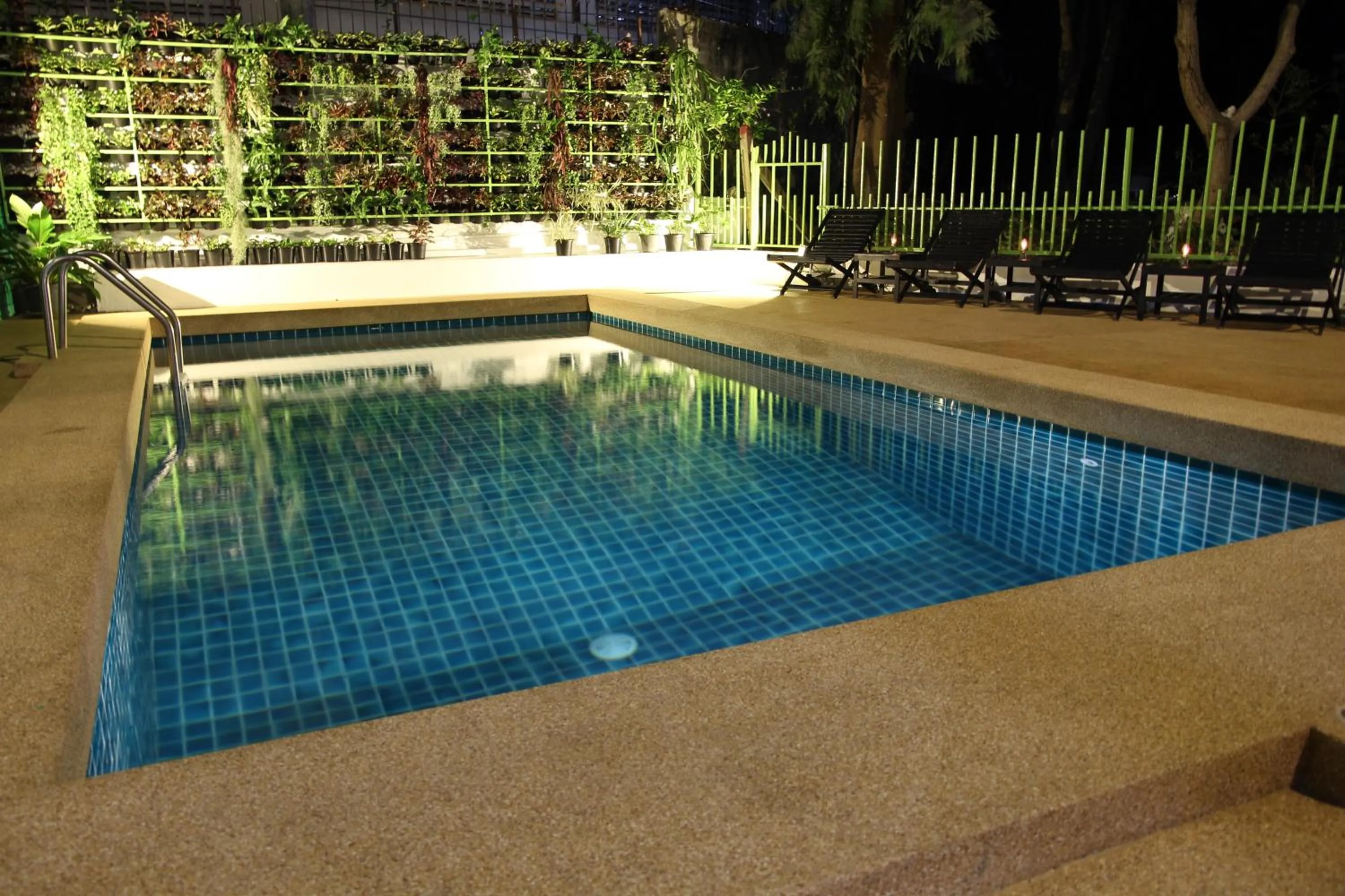 Swimming pool in Wiz Hotel