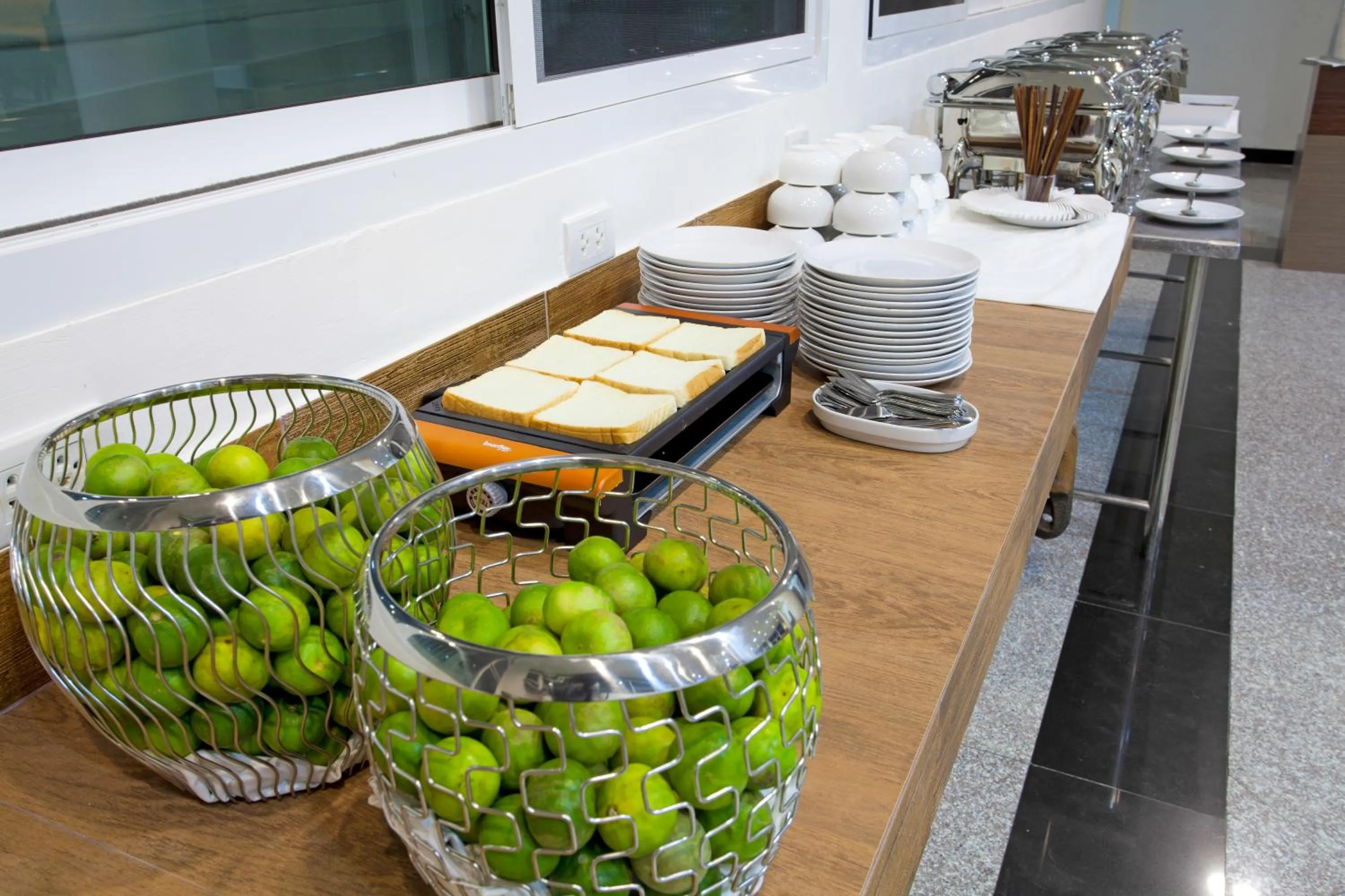 Restaurant/places to eat in Wiz Hotel