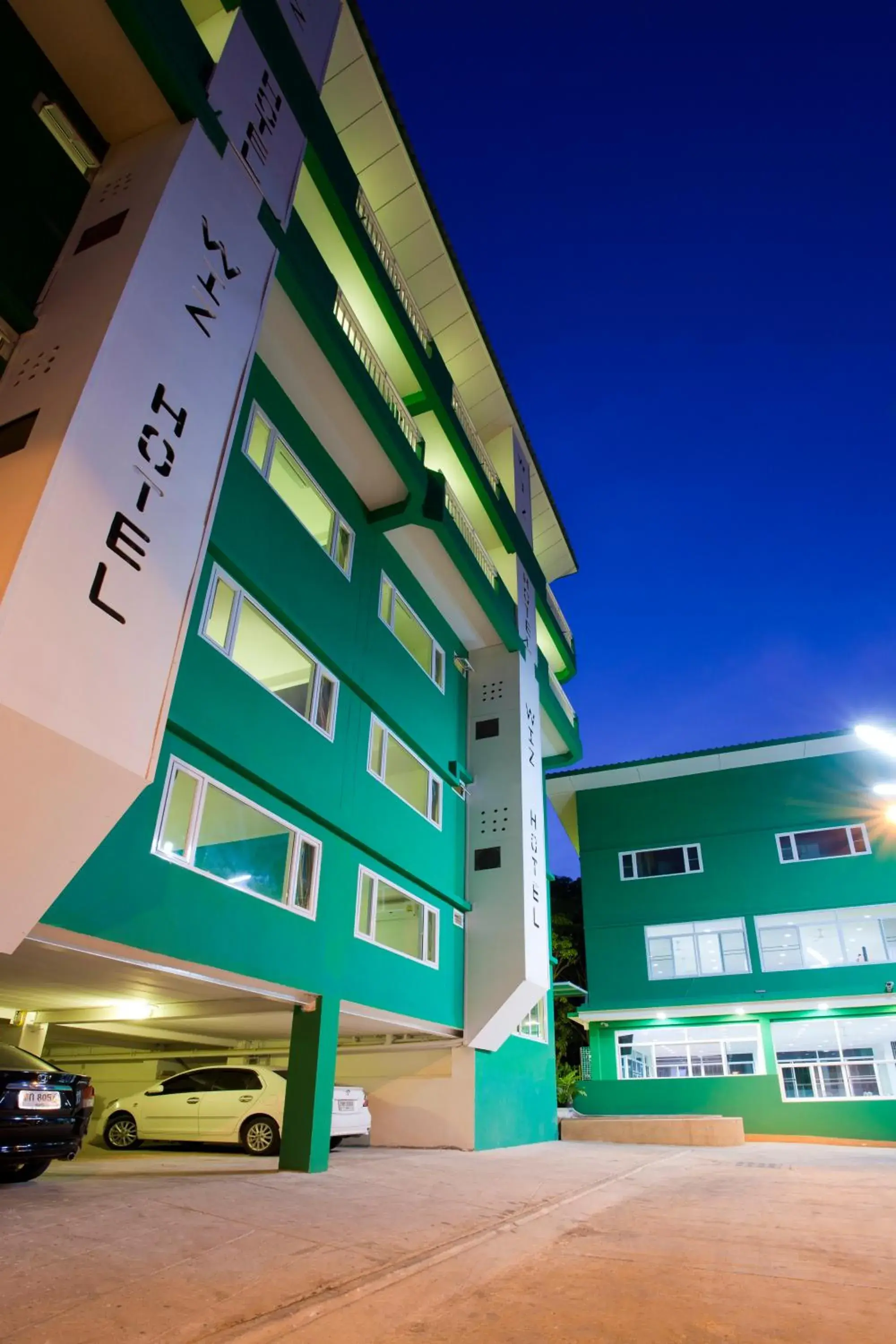 Facade/entrance in Wiz Hotel Facade/entrance in Wiz Hotel