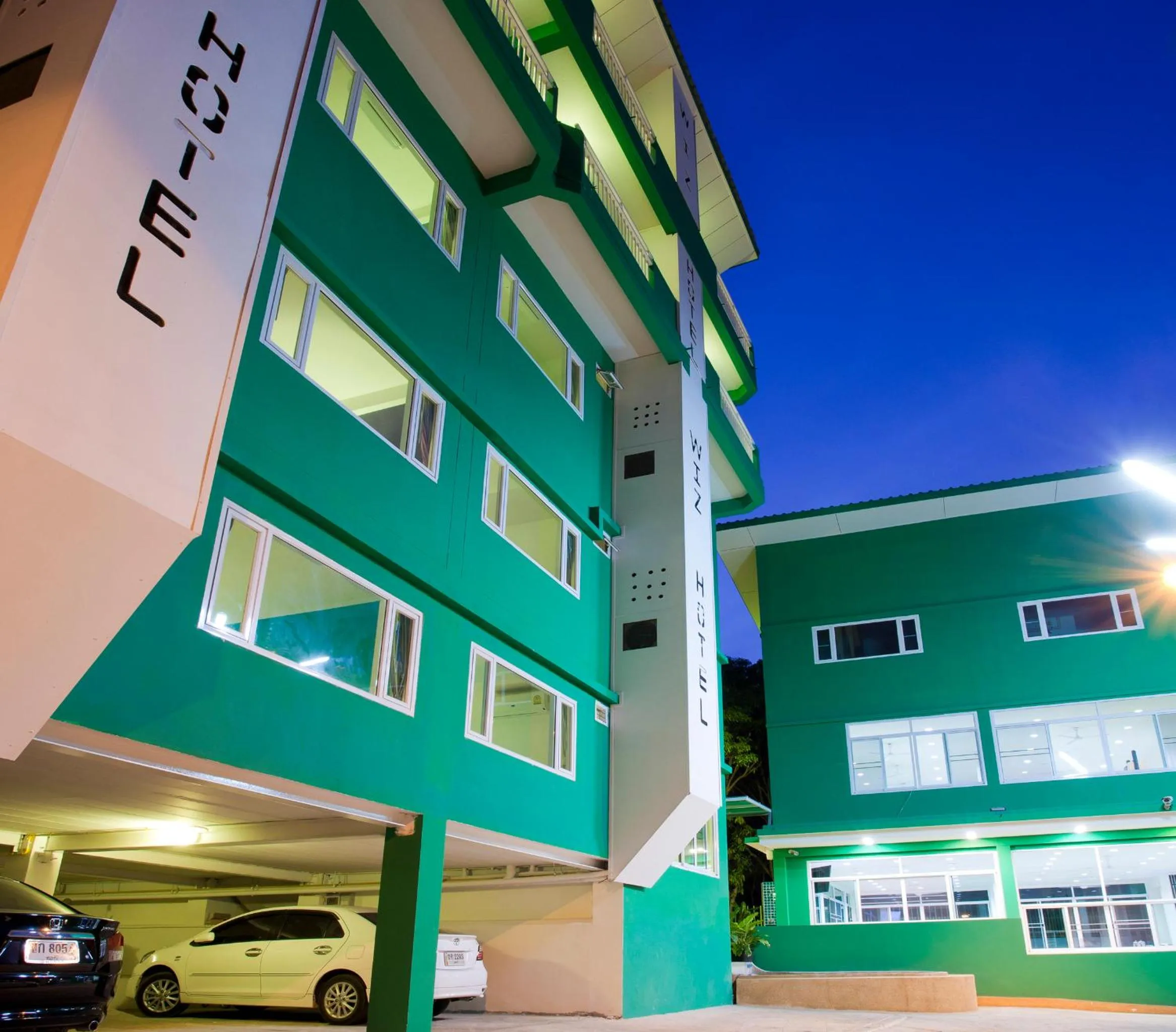 Facade/entrance in Wiz Hotel