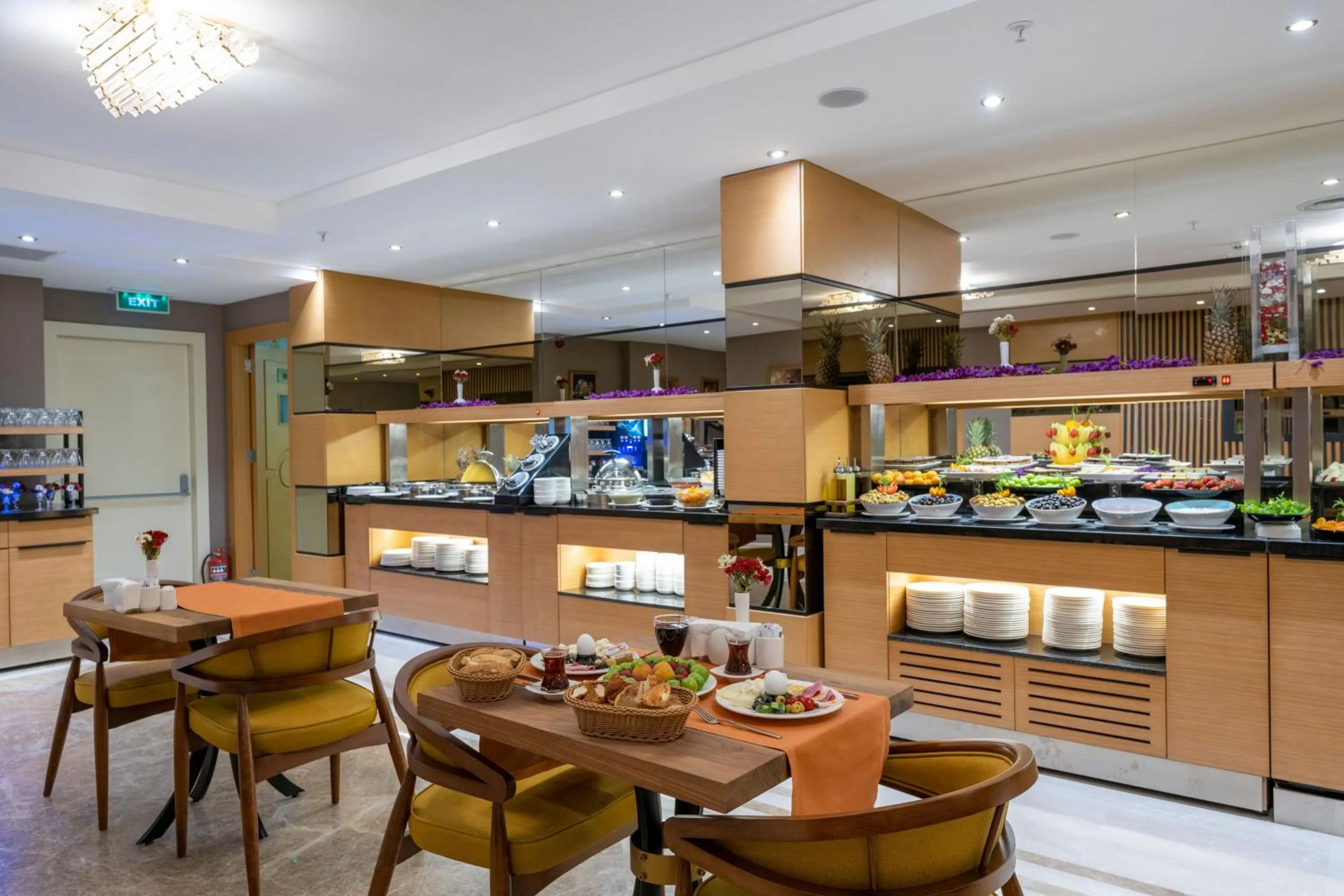 Restaurant/places to eat in Freya Hotel
