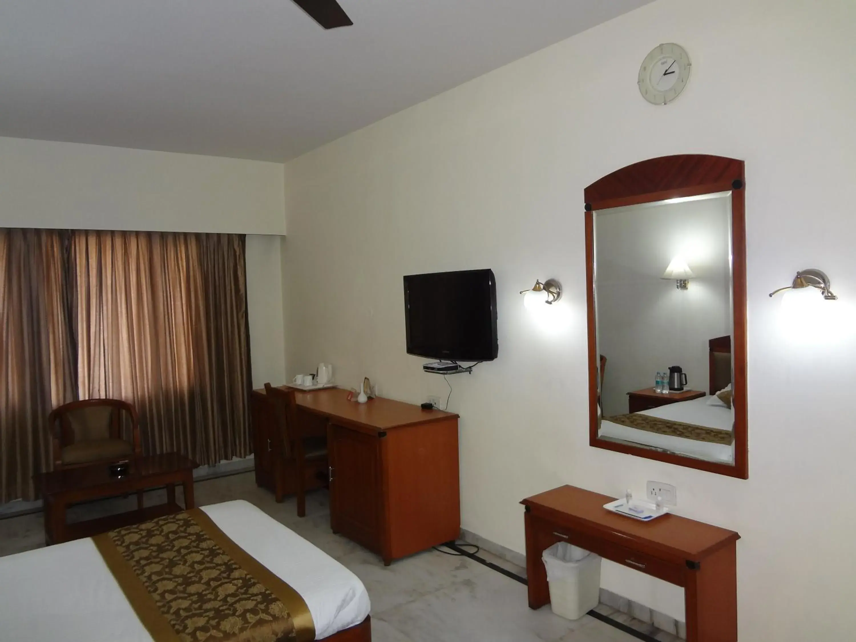 Photo of the whole room, Bed in Daspalla Executive Court Photo of the whole room, Bed in Daspalla Executive Court