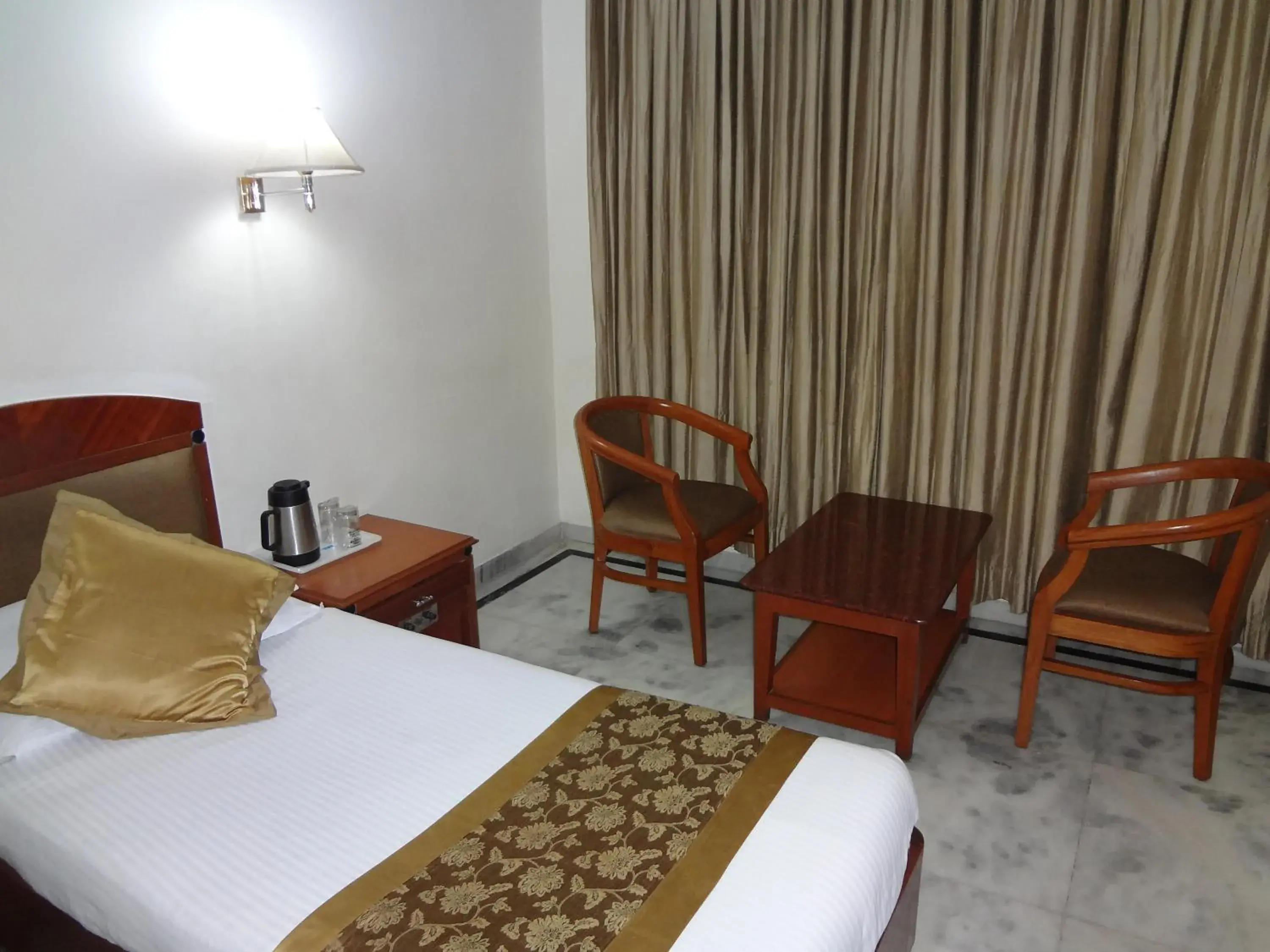 Photo of the whole room, Bed in Daspalla Executive Court Photo of the whole room, Bed in Daspalla Executive Court