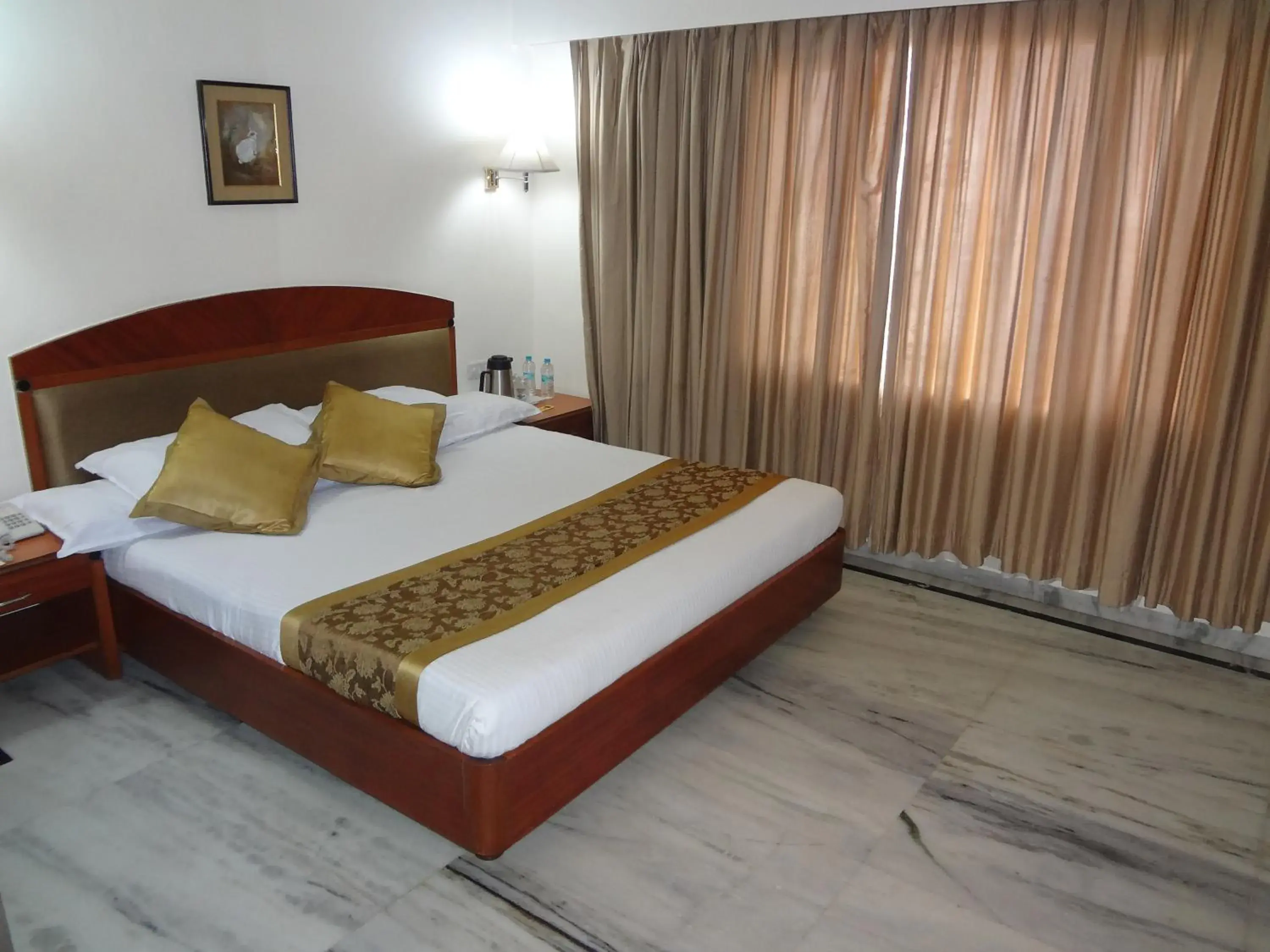 Photo of the whole room, Bed in Daspalla Executive Court Photo of the whole room, Bed in Daspalla Executive Court