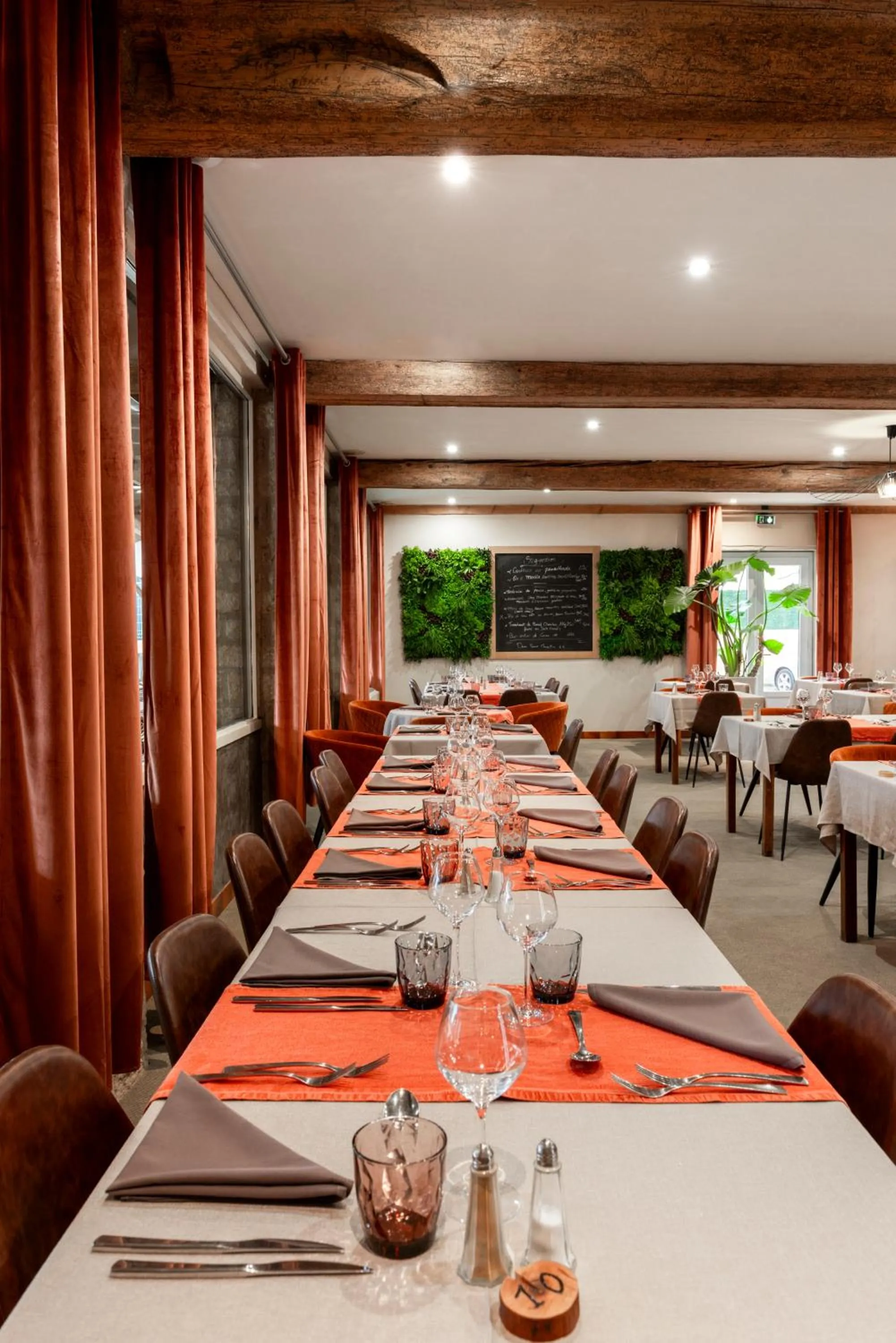 Restaurant/places to eat in Logis Hotel-Restaurant Saint Romain