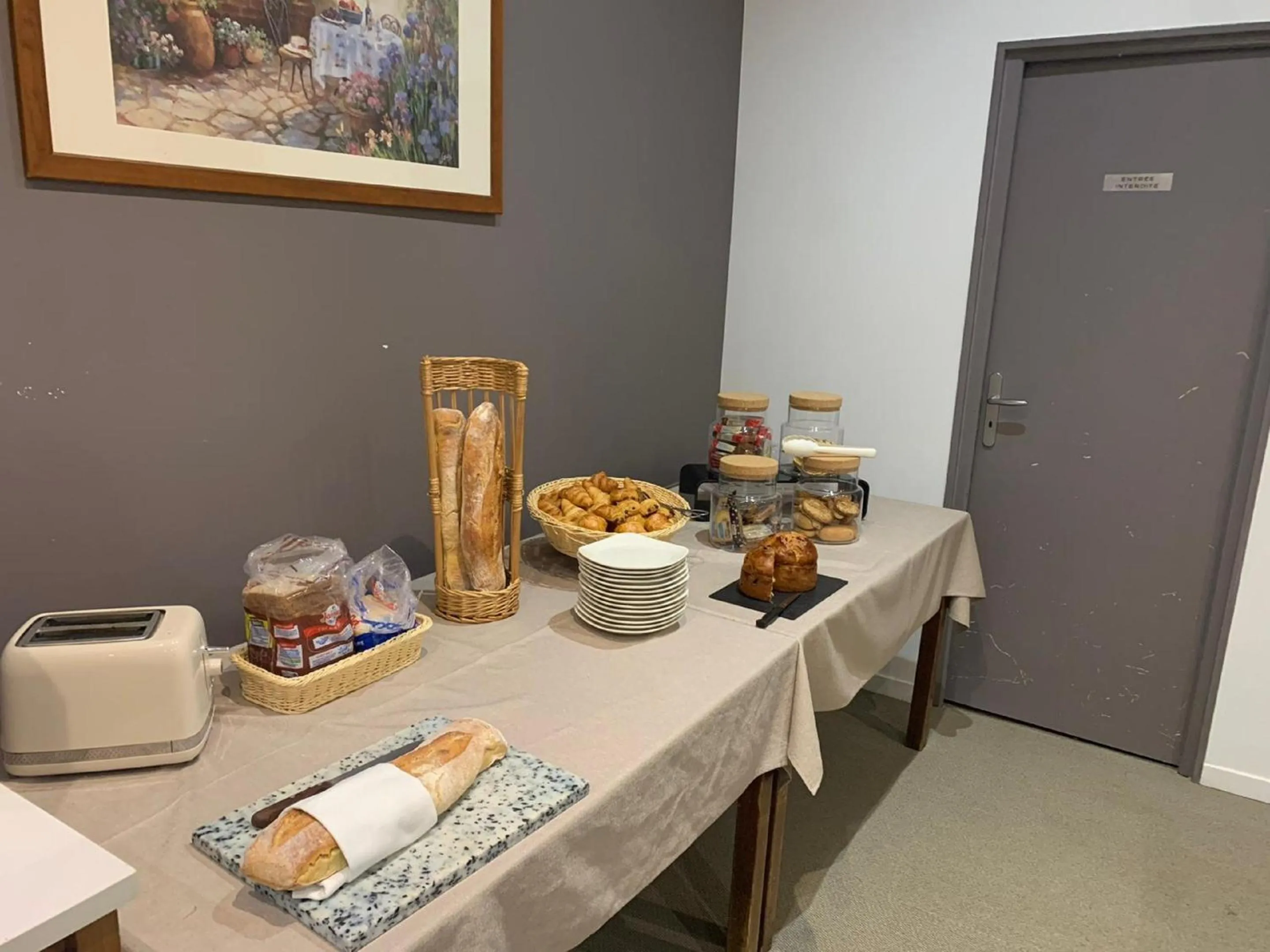 Breakfast in Logis Hotel-Restaurant Saint Romain